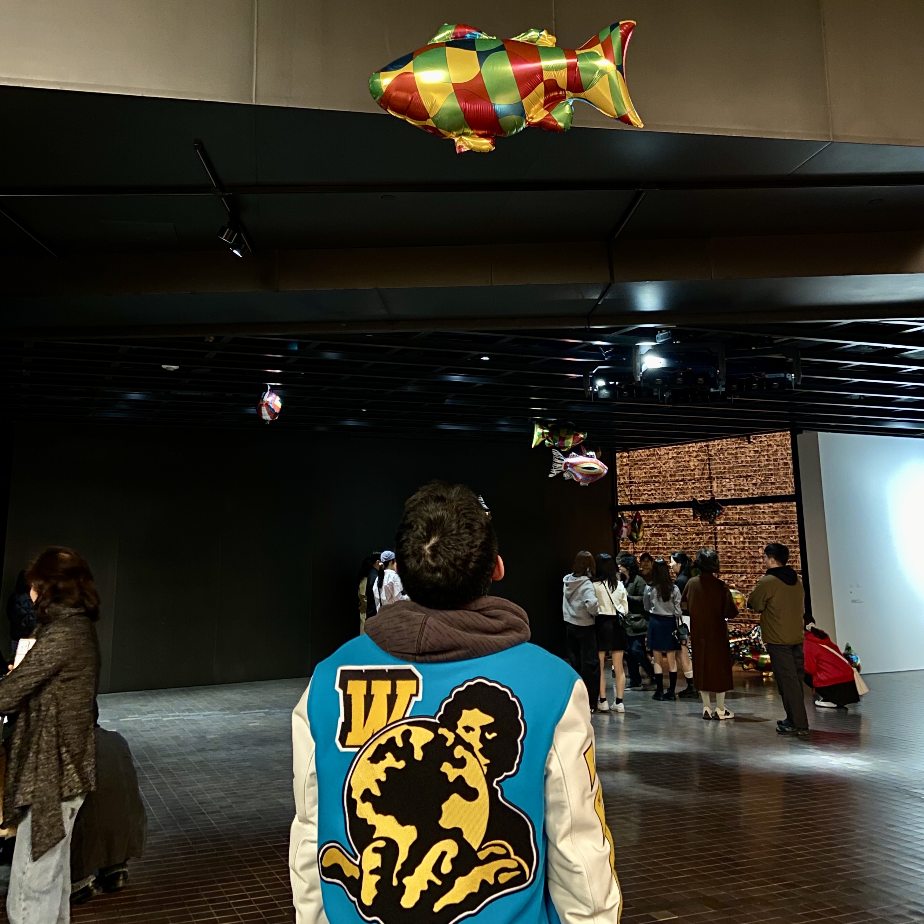 Off-White Logo Patch Varsity Jacket Black Peacock 착용 스타일 - 2
