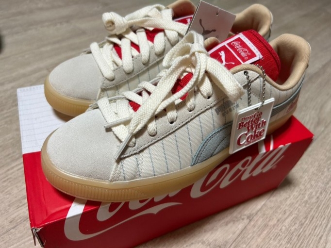 Puma x Coca Cola Suede Ivory Glow Slate 착용 스타일