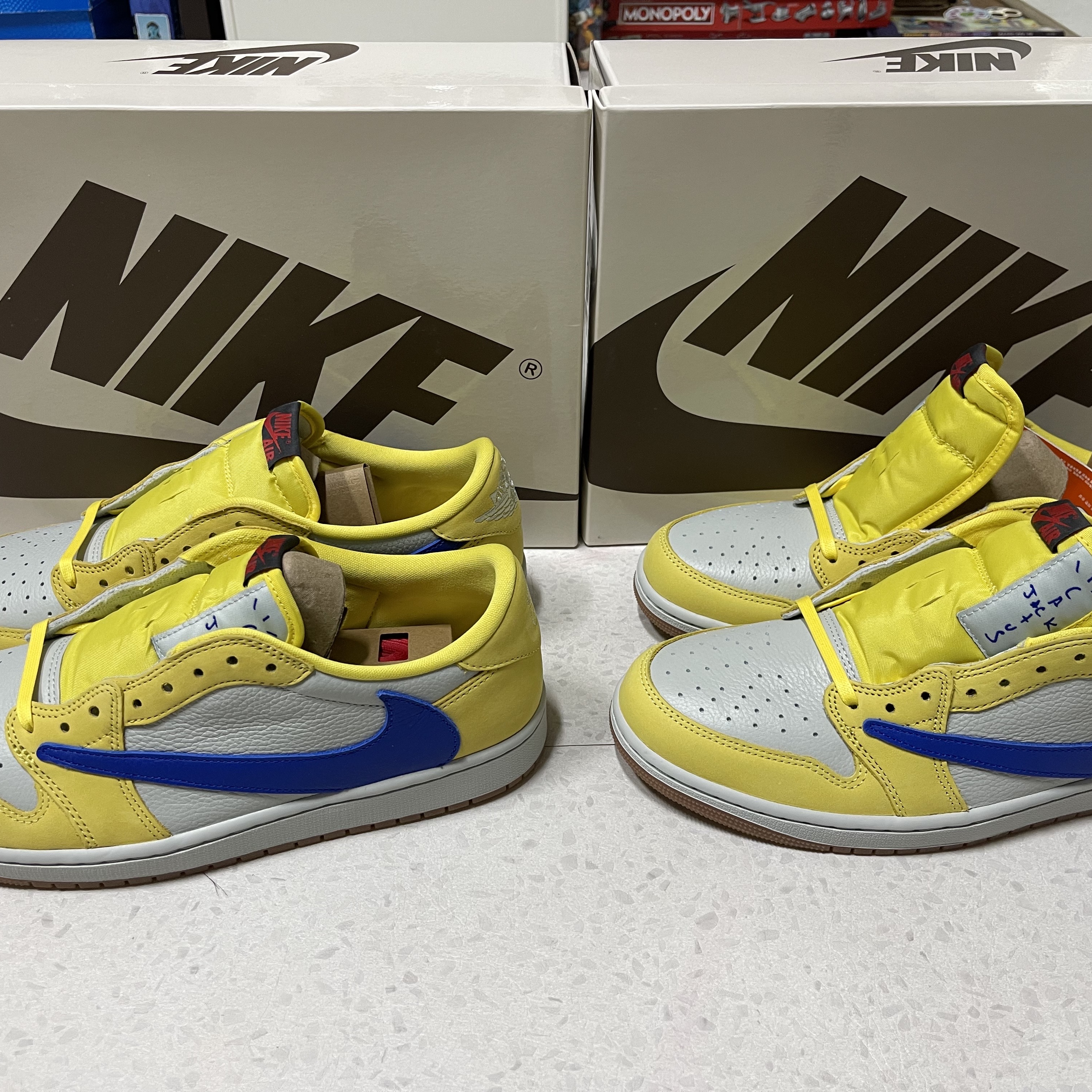 (W) Jordan 1 x Travis Scott Retro Low OG SP Canary, Nike Invincible 3 Thunder Blue Black 착용 스타일 - 1
