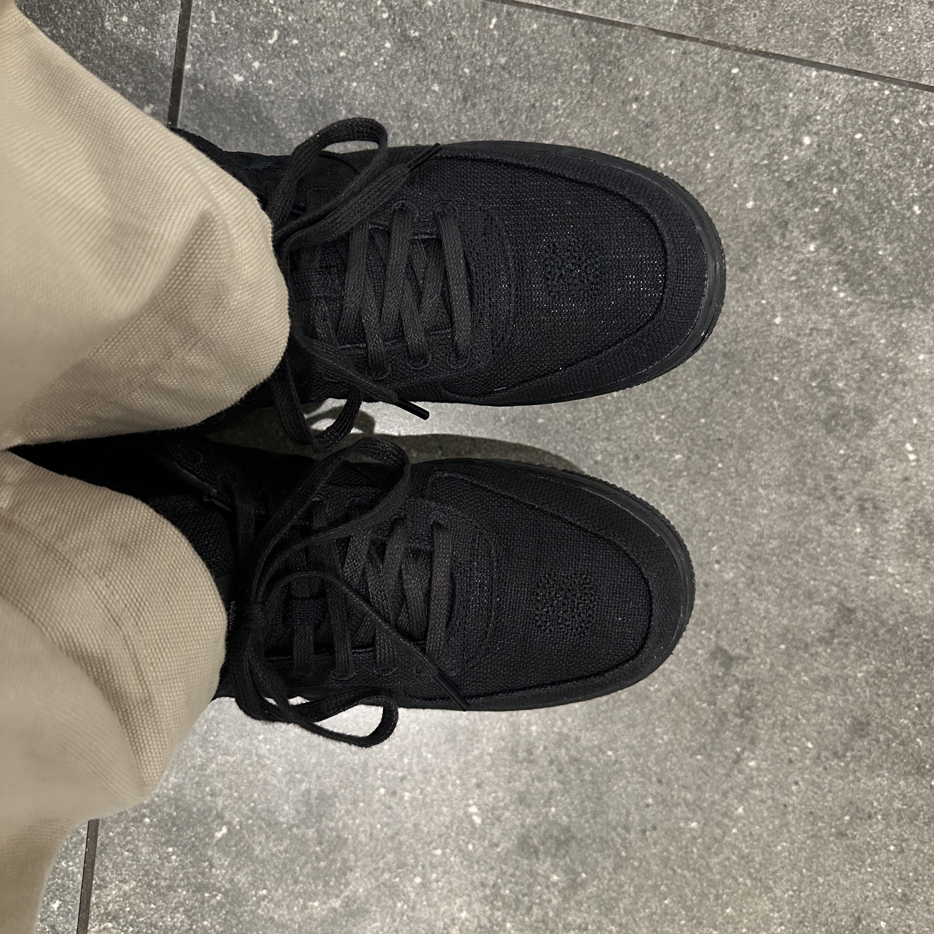 Nike x Stussy Air Force 1 Low Triple Black 착용 스타일 - 1