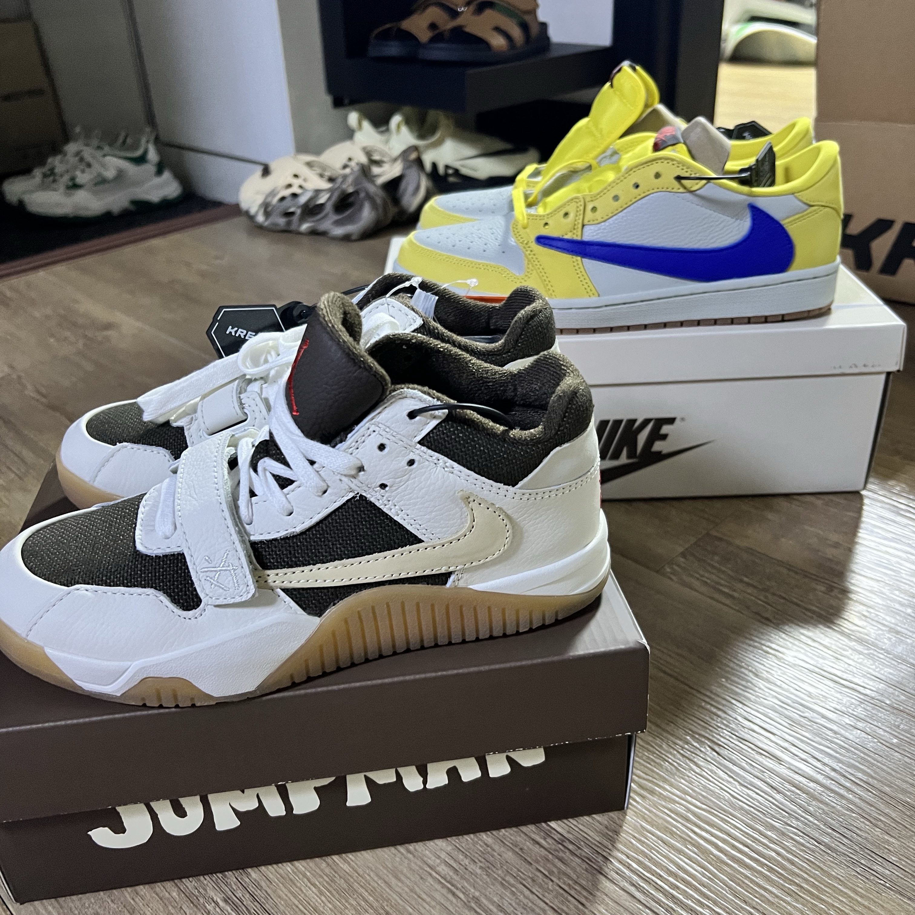 (W) Jordan 1 x Travis Scott Retro Low OG SP Canary 착용 스타일 - 5