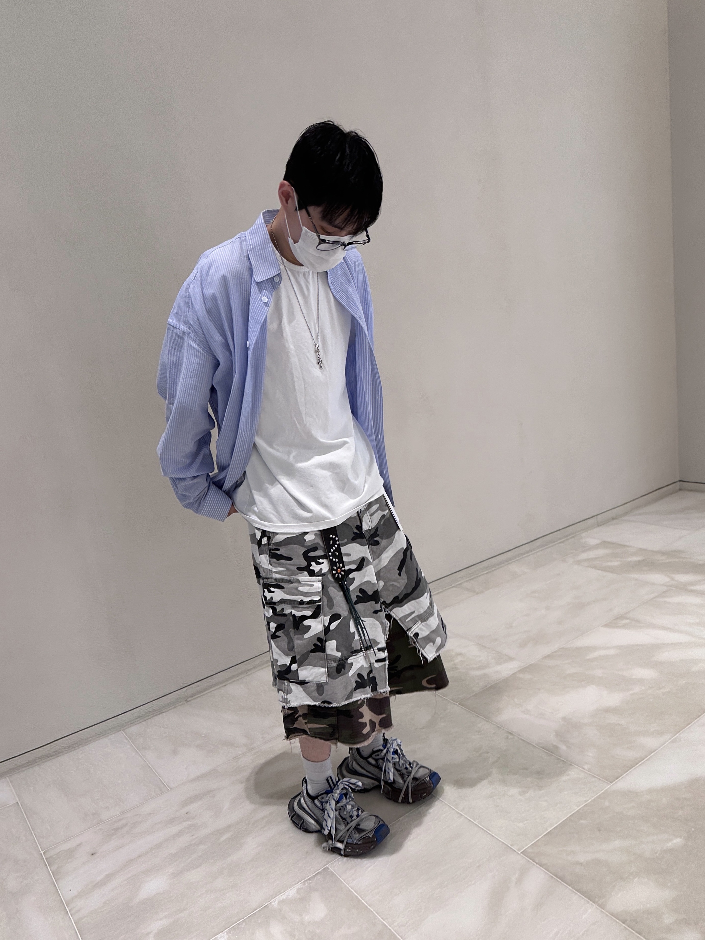 Project G/R x MFM333. Layered Skirt Camo Cargo Shorts Multi Camo, Nonnod Flexible String Stripe Shirt Japanese Sky Blue 착용 스타일 - 2