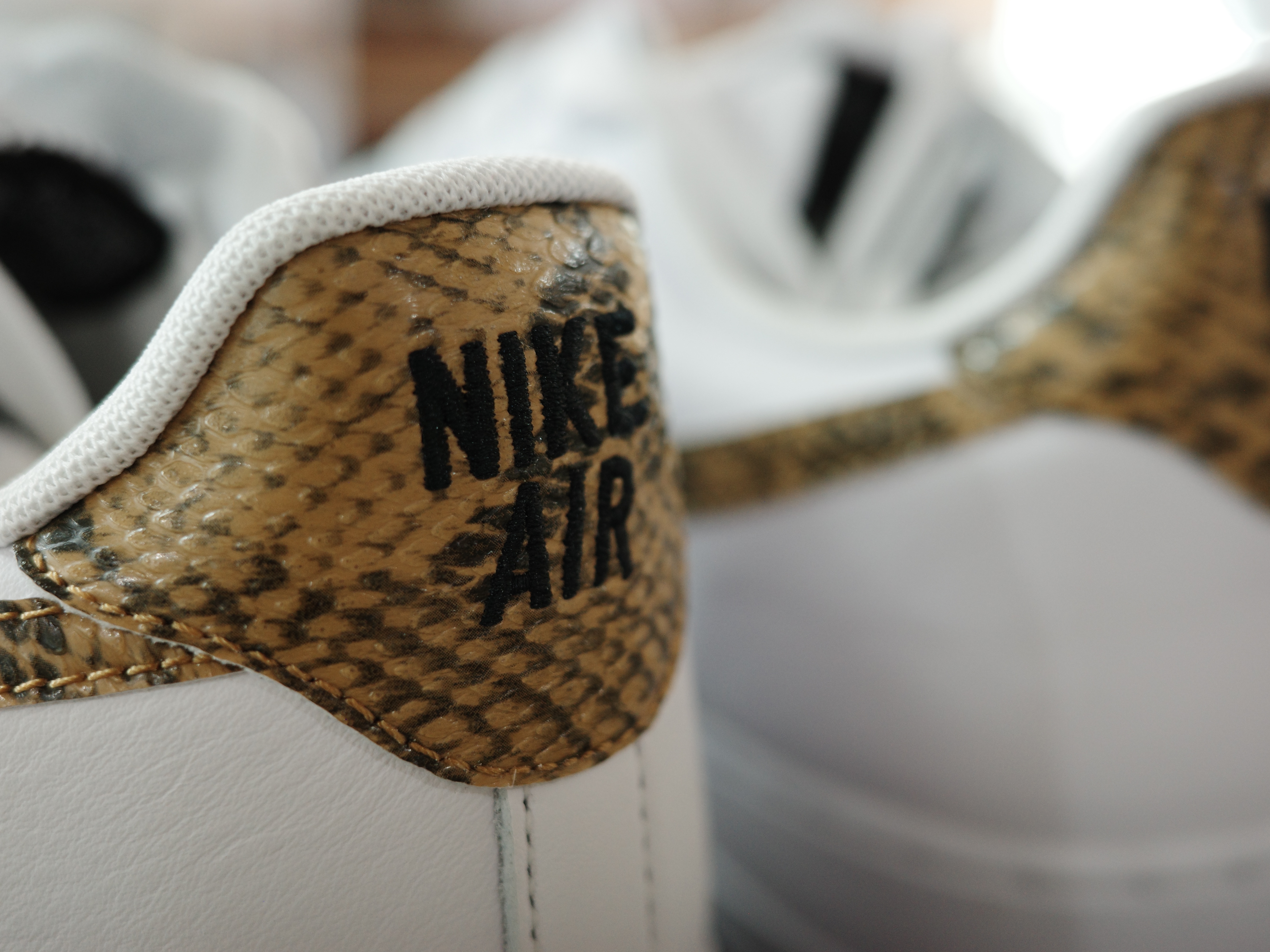 Nike Air Force 1 Low Retro PRM QS Ivory Snake 2024 착용 스타일 - 6
