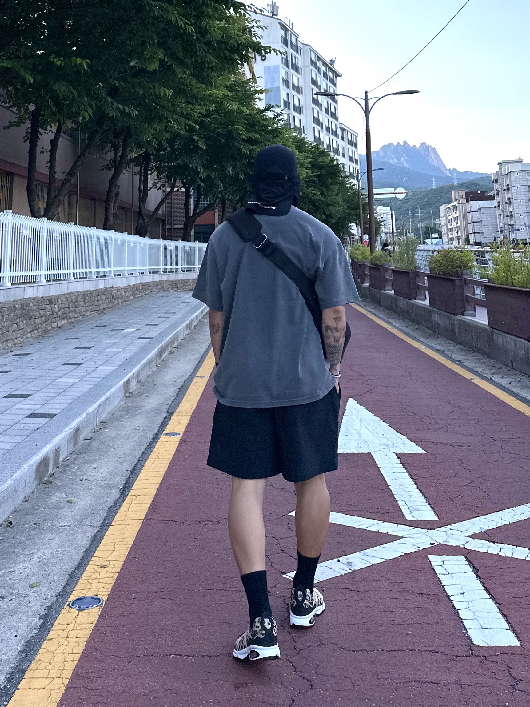 Nike Air Kukini SE Kumquat and Action Red, Nike ACG Hiking Shorts Black - Asia 착용 스타일 - 3