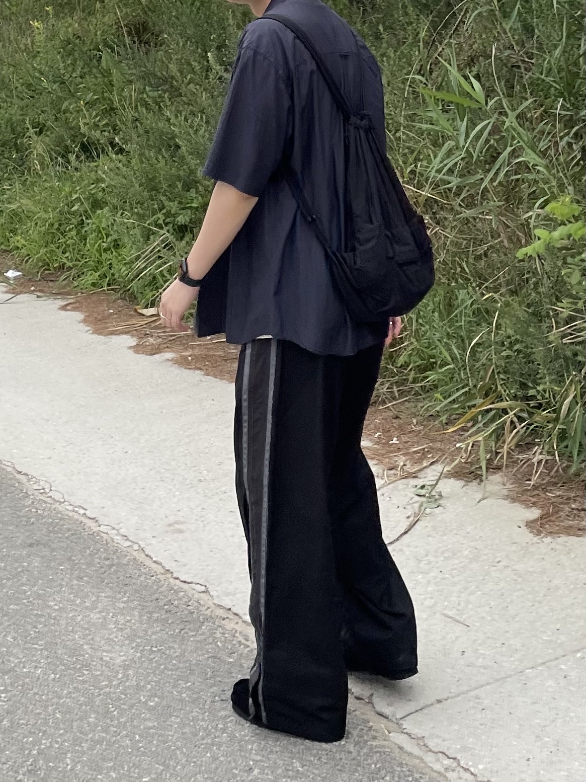 [프리오더] Polyteru Wallabee Shoes Woven Black, Polyteru Human Index Human Regular 1/2 T-Shirt Dyed Blue 착용 스타일 - 2