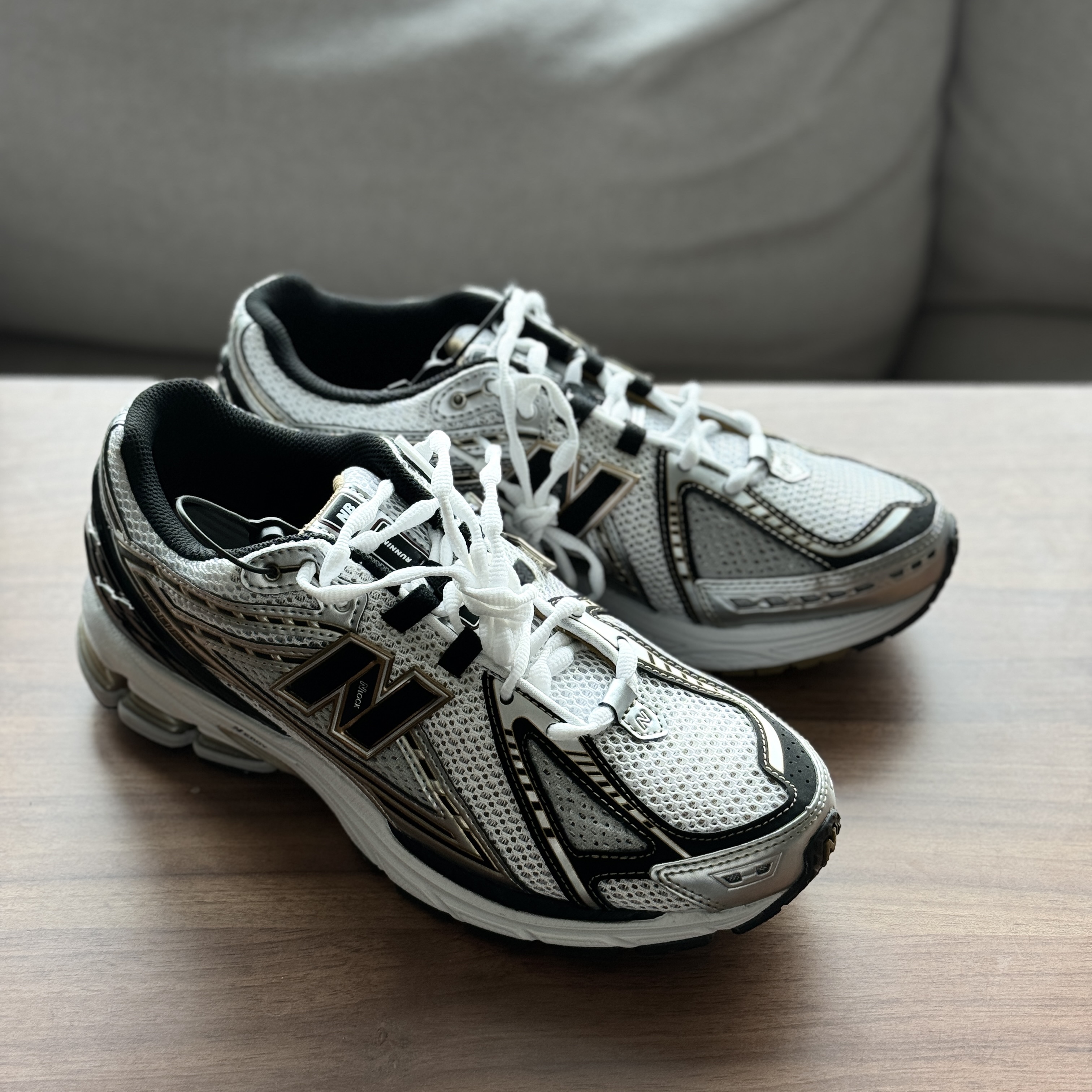 New Balance 1906R White Gold 착용 스타일