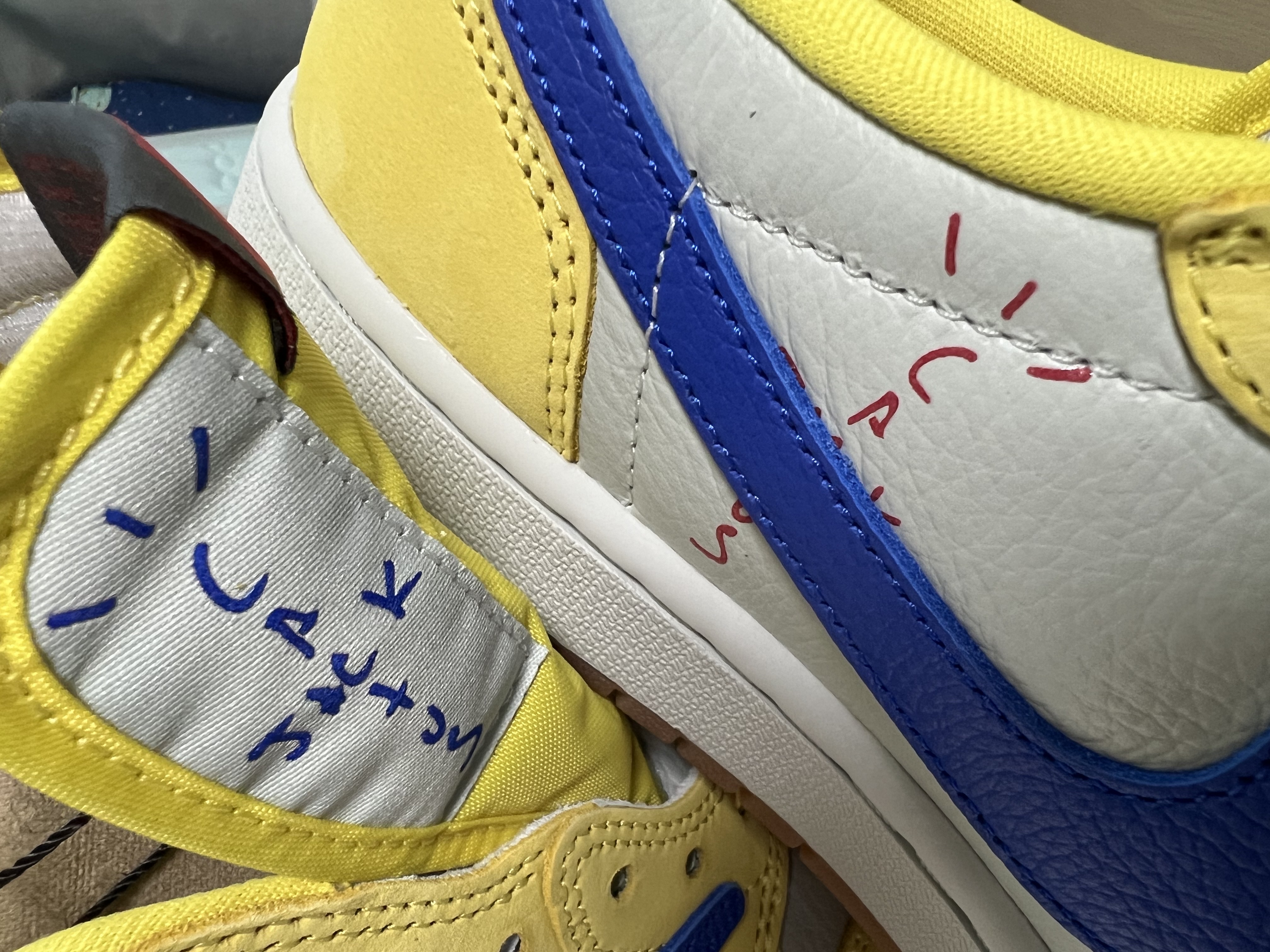 (W) Jordan 1 x Travis Scott Retro Low OG SP Canary 착용 스타일