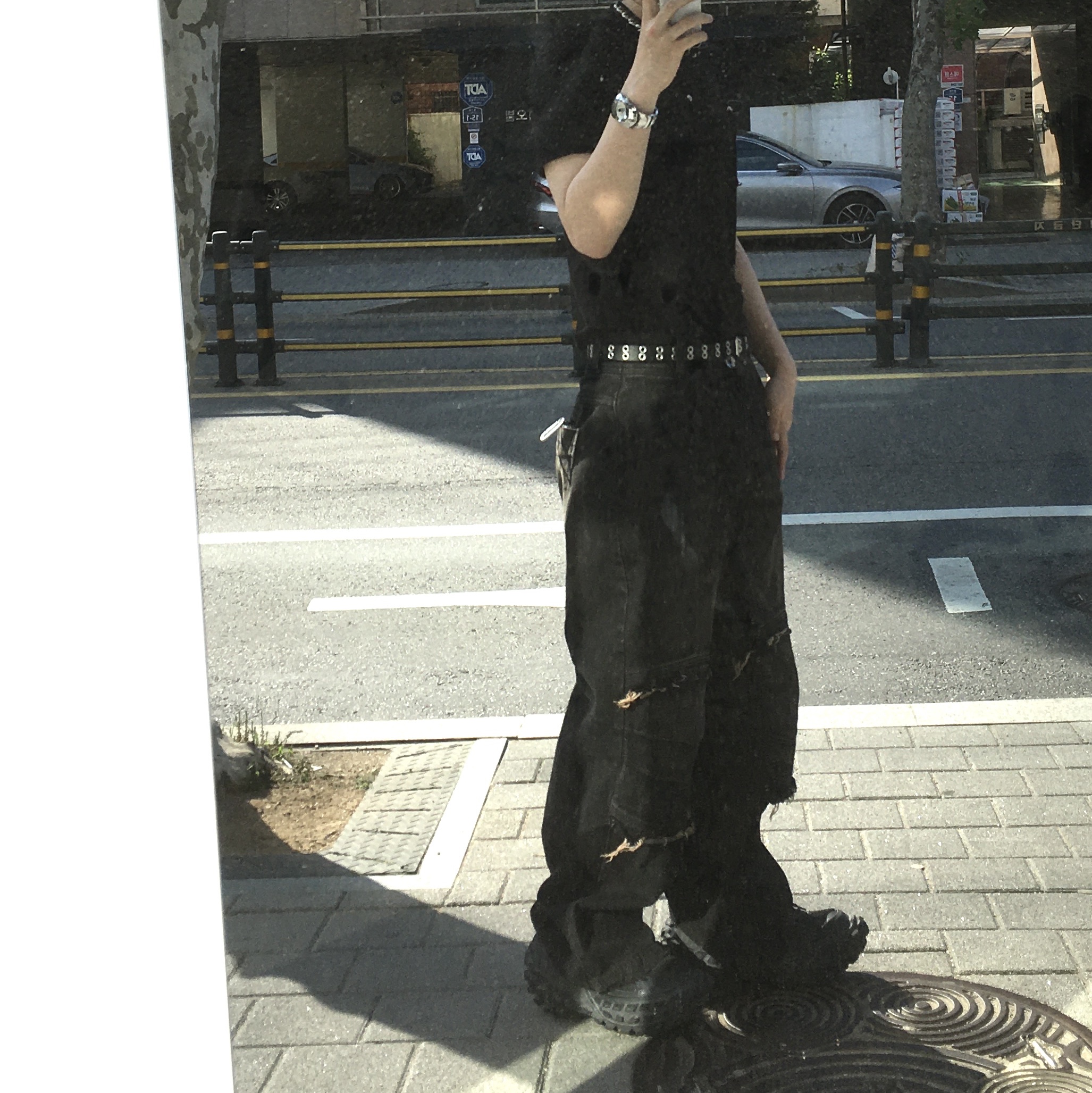 Balenciaga Defender Sneakers Black 착용 스타일 - 1