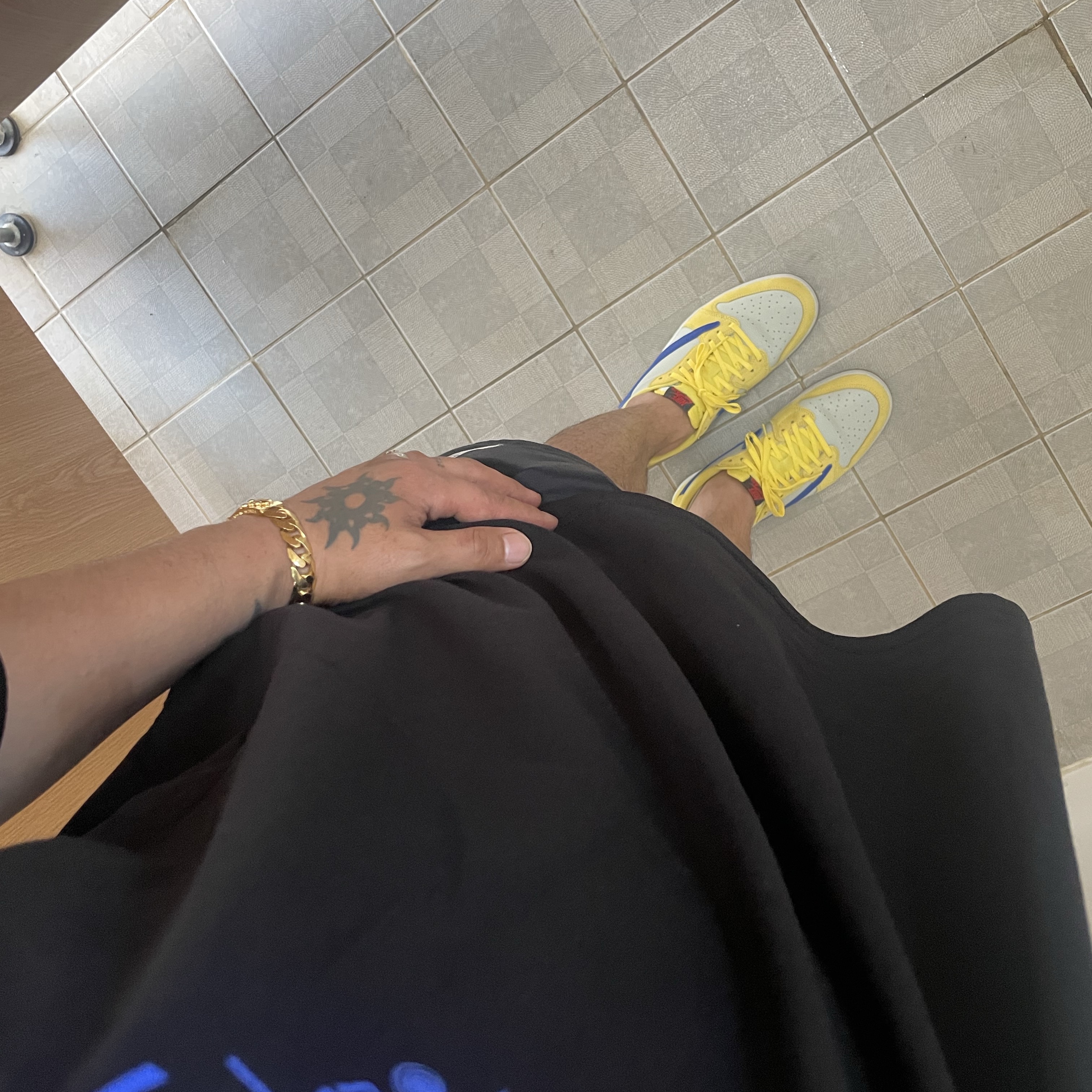 (W) Jordan 1 x Travis Scott Retro Low OG SP Canary 착용 스타일 - 2