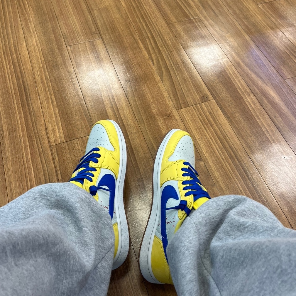 (W) Jordan 1 x Travis Scott Retro Low OG SP Canary, Nike x Peaceminusone LS T-Shirt Black (DR0098-010) 착용 스타일 - 5