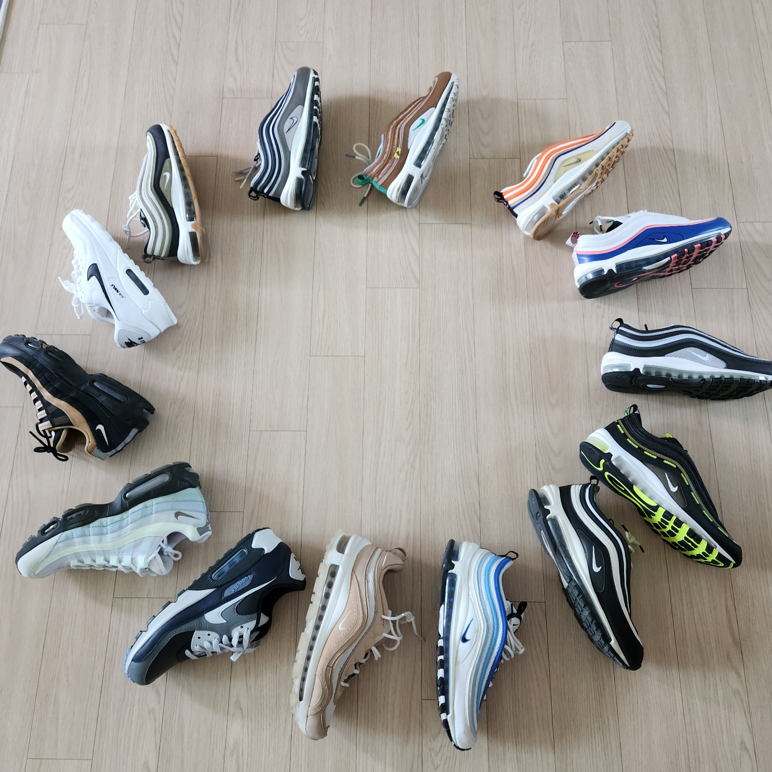 Nike Air Max 97 Neutral Olive Summit White 착용 스타일