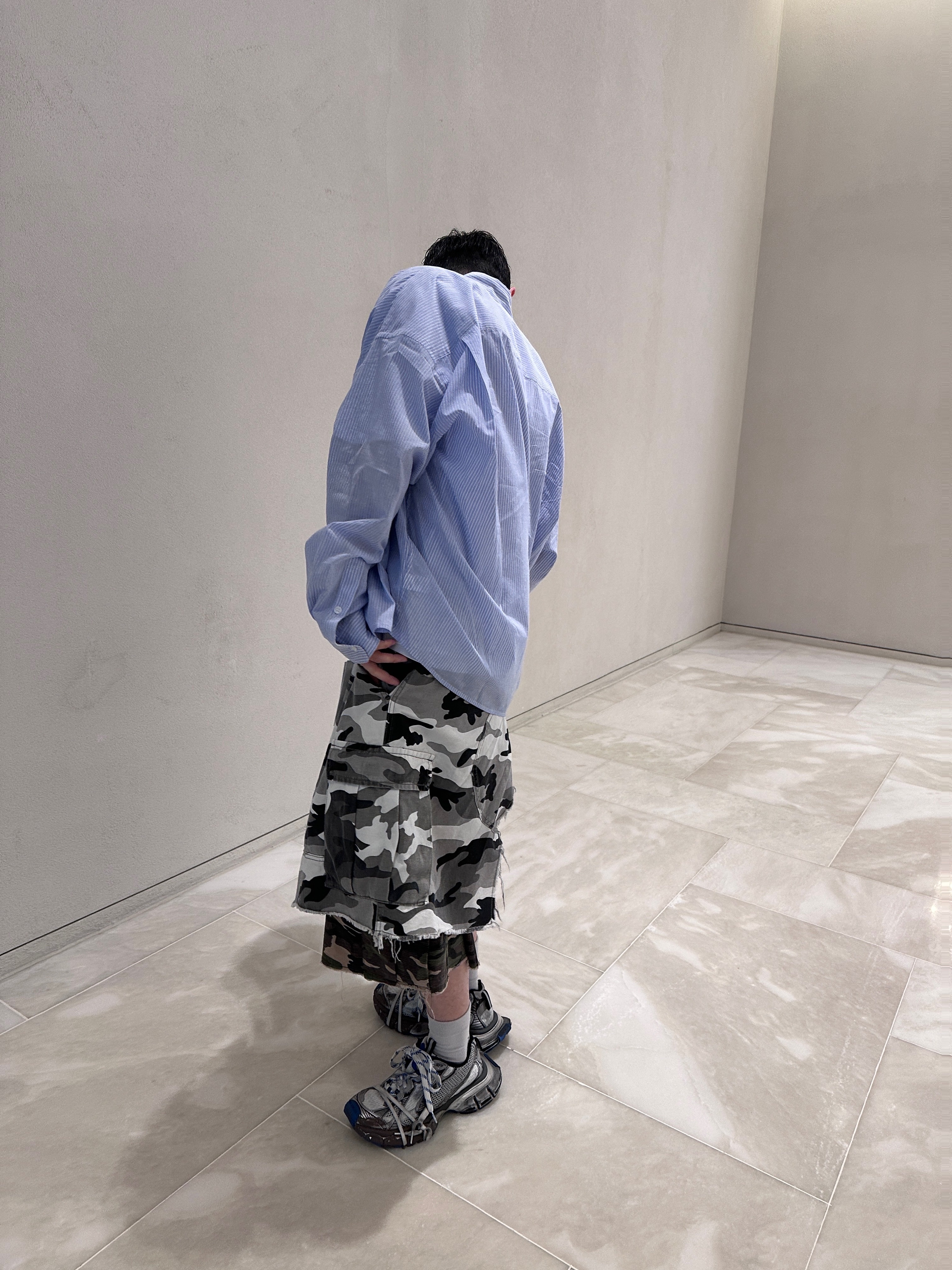Project G/R x MFM333. Layered Skirt Camo Cargo Shorts Multi Camo, Nonnod Flexible String Stripe Shirt Japanese Sky Blue 착용 스타일 - 3