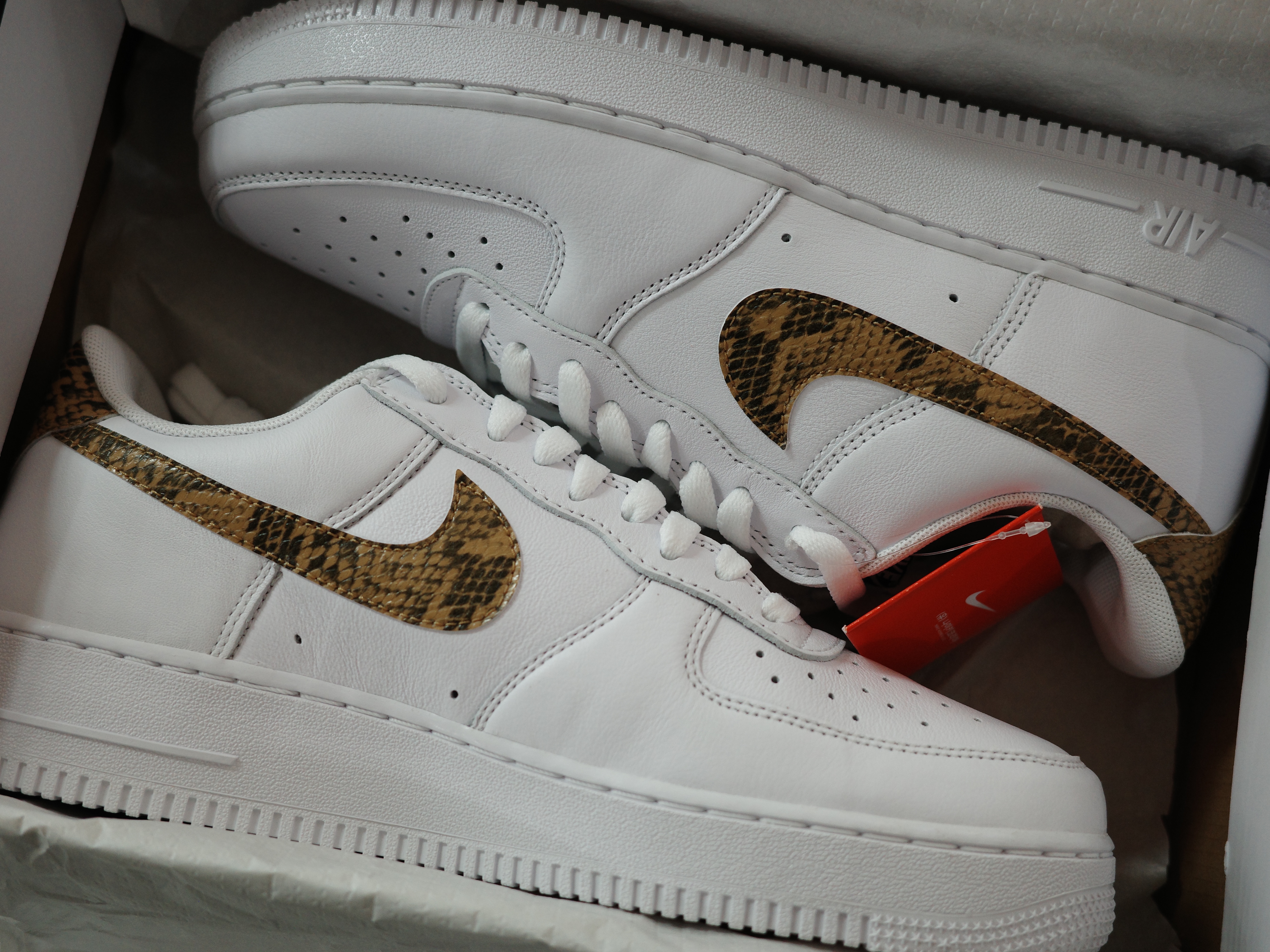 Nike Air Force 1 Low Retro PRM QS Ivory Snake 2024 착용 스타일 - 3