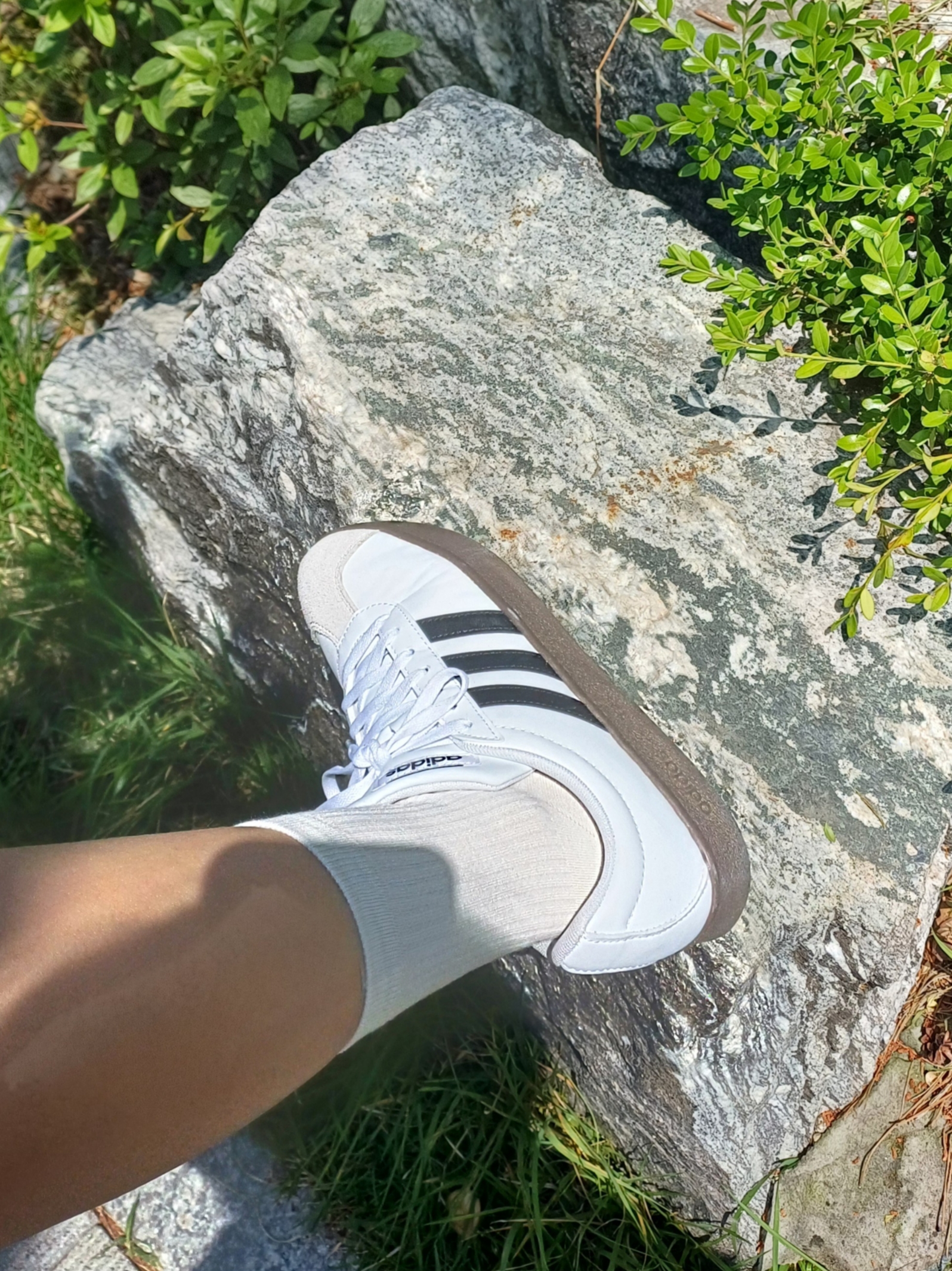 Adidas VL Court Base Cloud White Core Black 착용 스타일