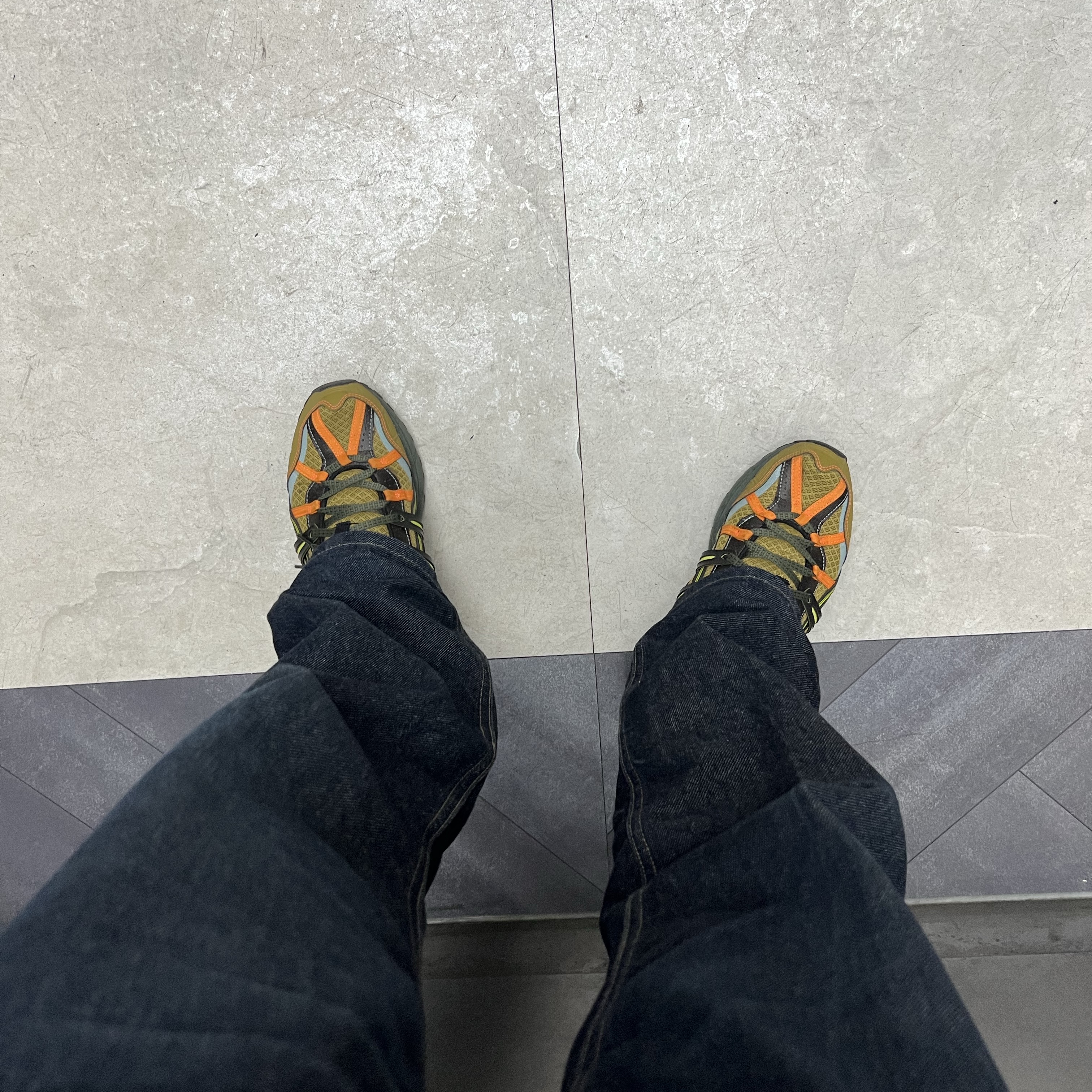 Asics x Andersson Bell Gel-Sonoma 15-50 Olive Oil Dark Brown 착용 스타일 - 5