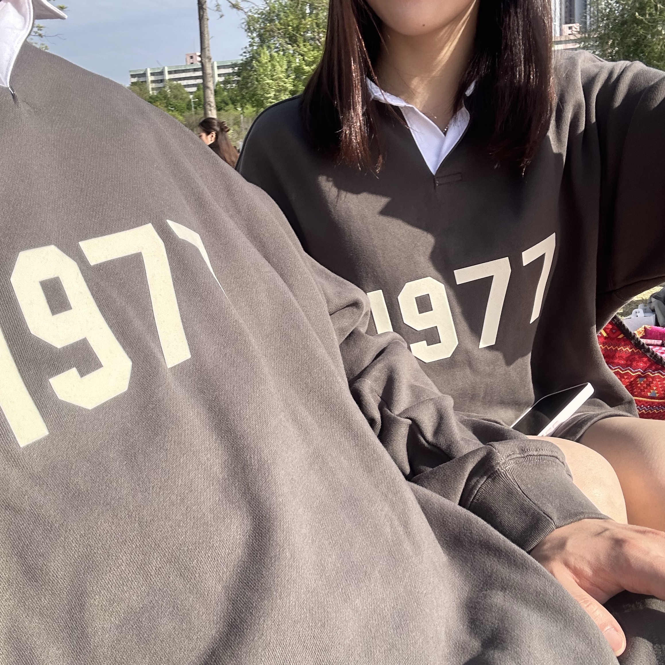 Essentials 1977 Henley Rugby Long Sleeve Polo Off Black - 22FW 착용 스타일