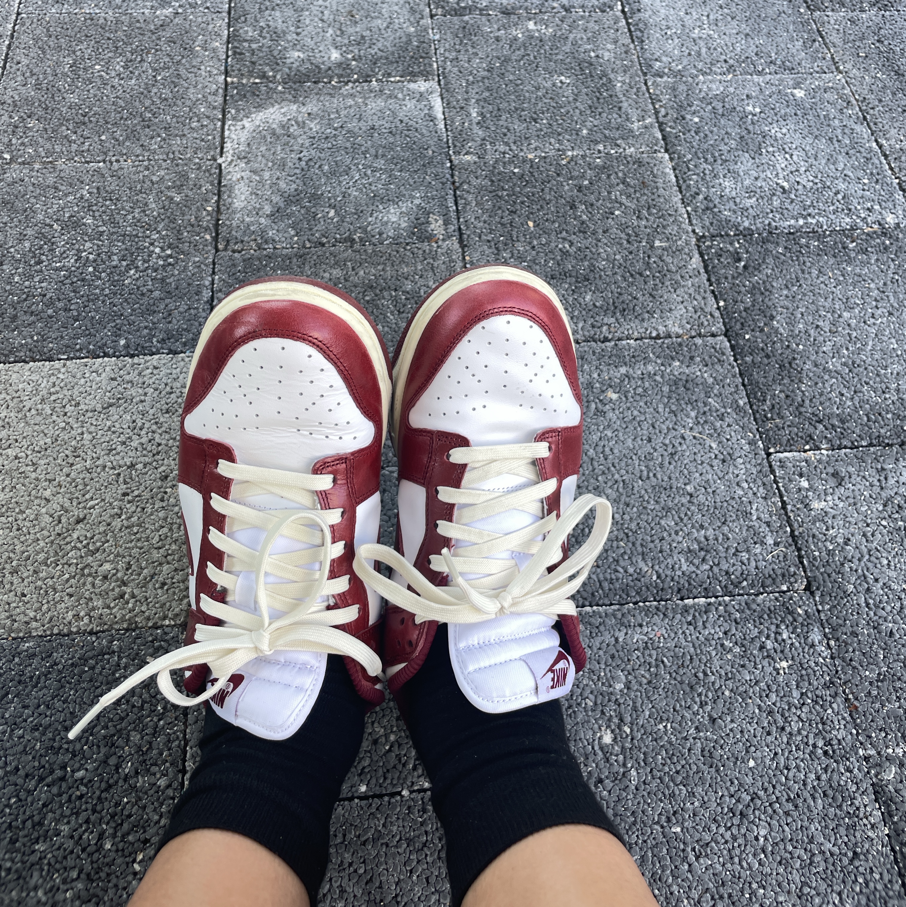 (W) Nike Dunk Low Retro PRM Team Red and White 착용 스타일