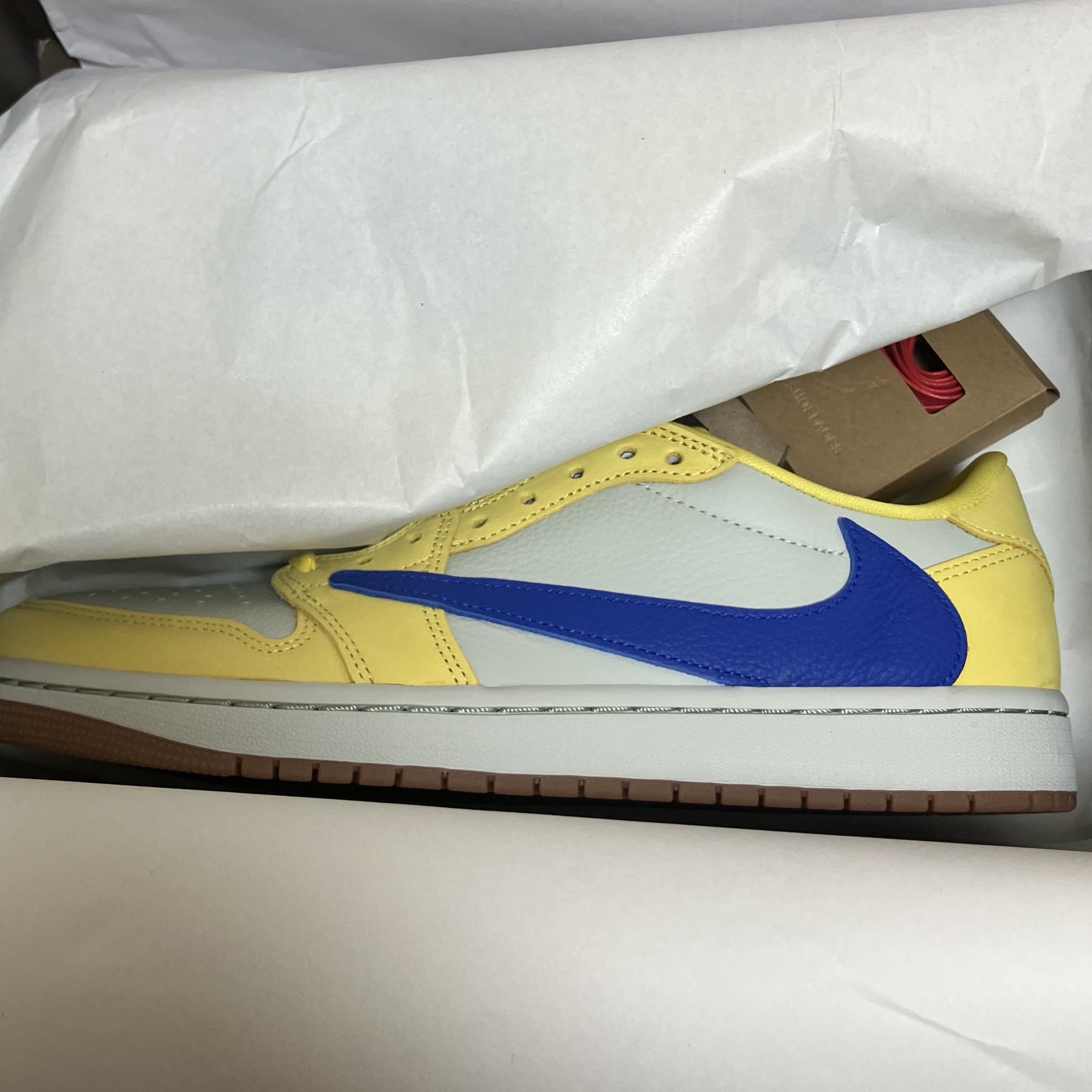 (W) Jordan 1 x Travis Scott Retro Low OG SP Canary 착용 스타일