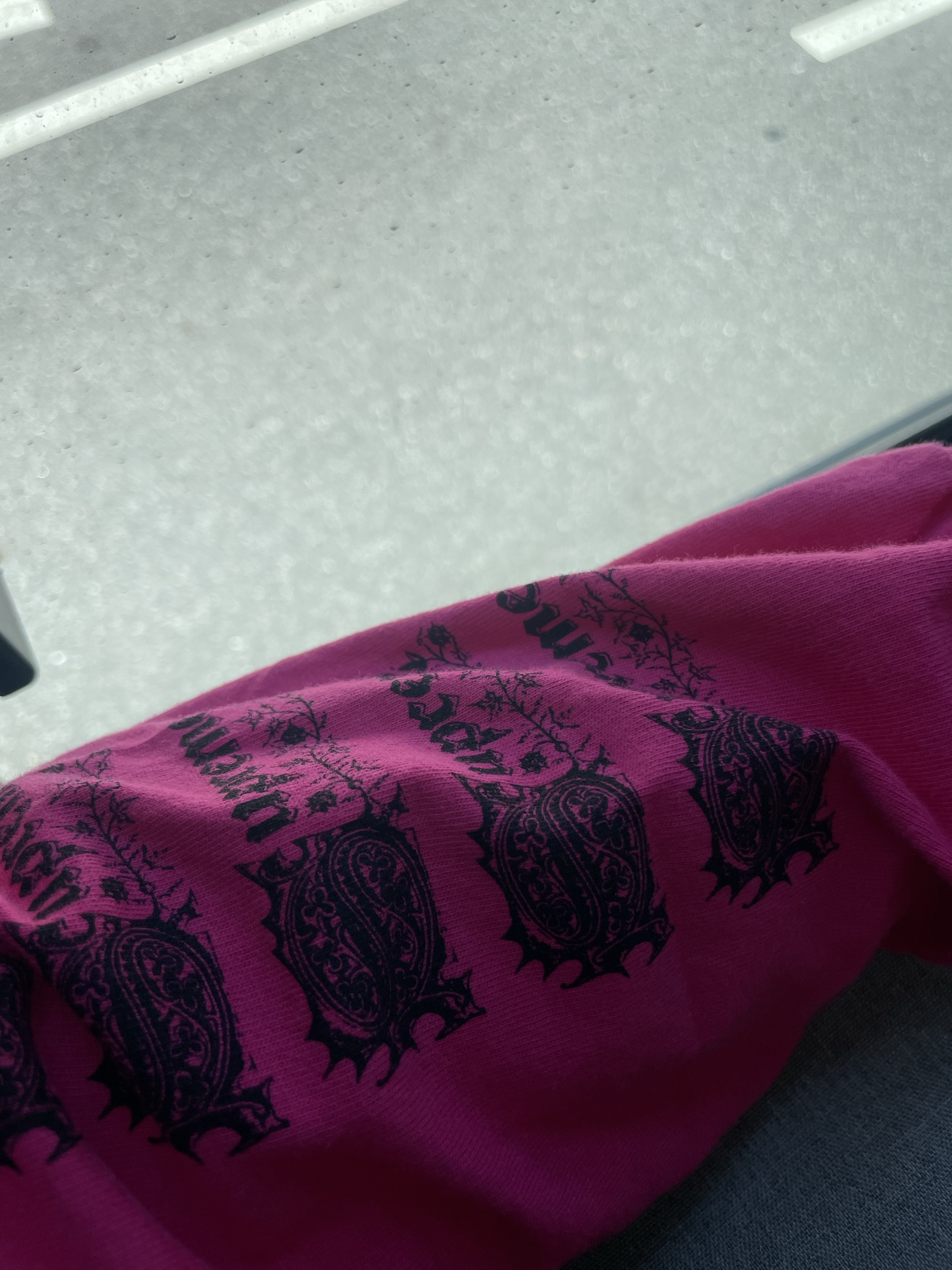 Supreme Box Logo T-Shirt Black - 23FW, Supreme Saint Sebastian LS T-Shirt Pink - 24SS 착용 스타일 - 2