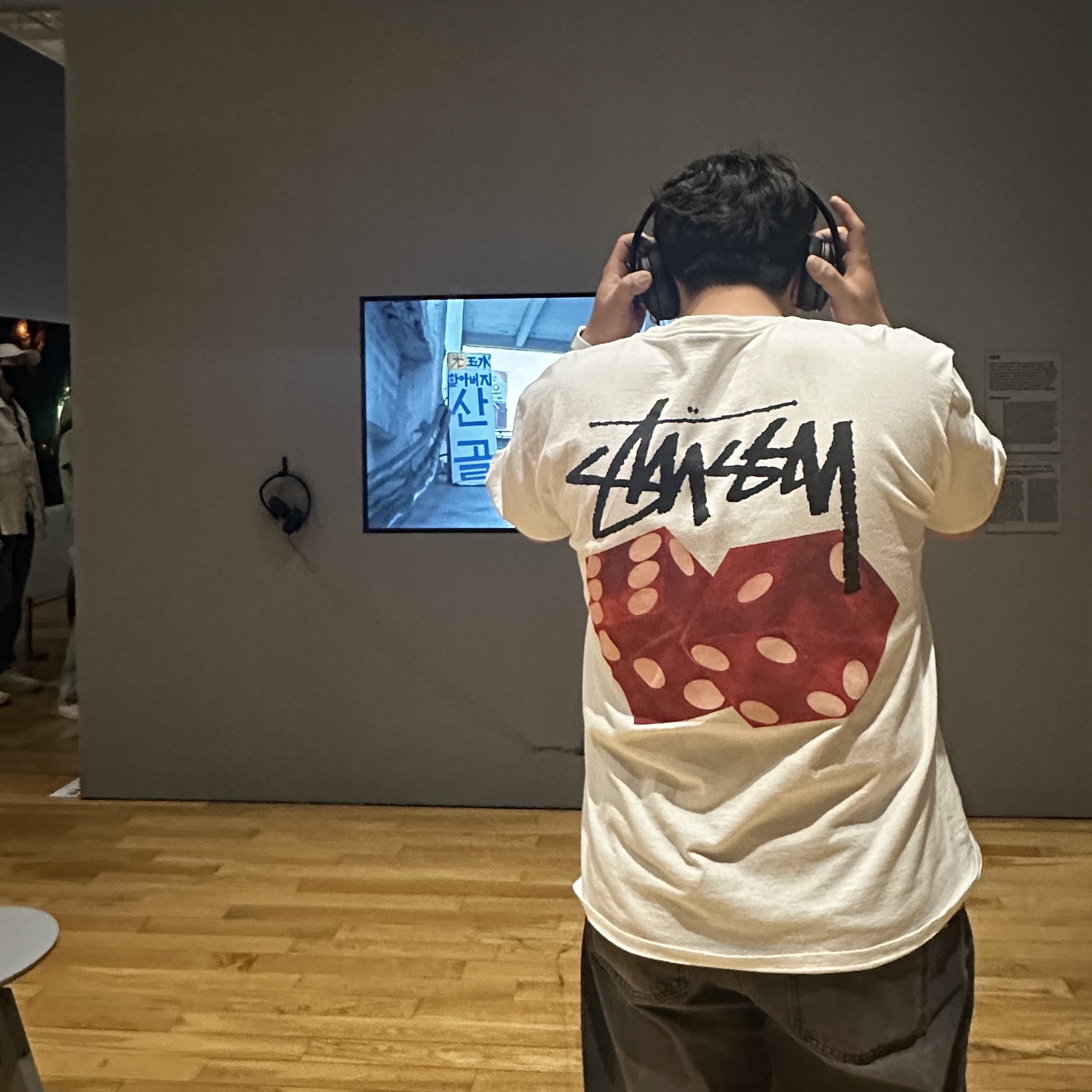 Stussy Diced Out T-Shirt White 착용 스타일 - 2