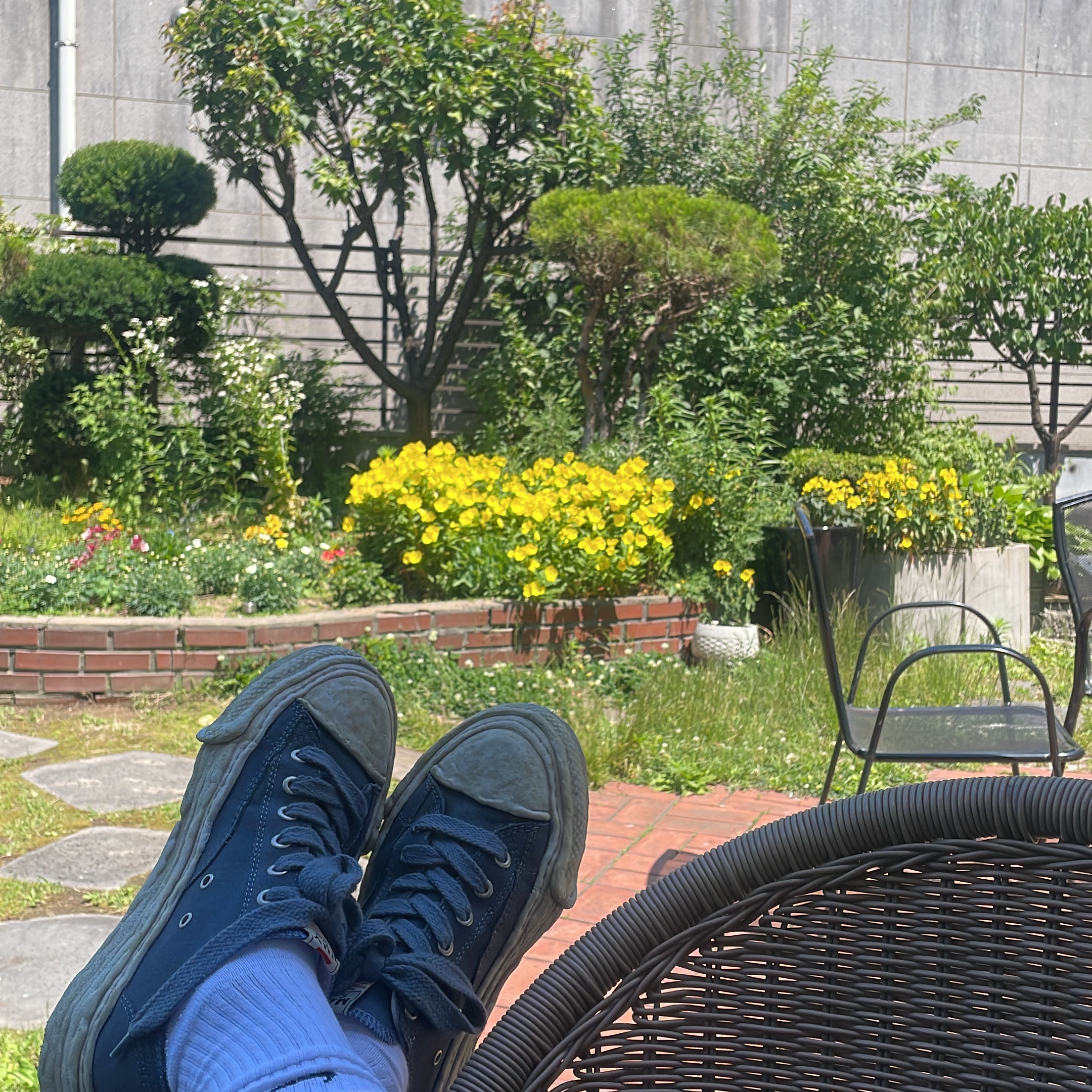 Maison Mihara Yasuhiro Peterson23 OG Sole Over Dyed Canvas Low-top Sneakers Black 착용 스타일