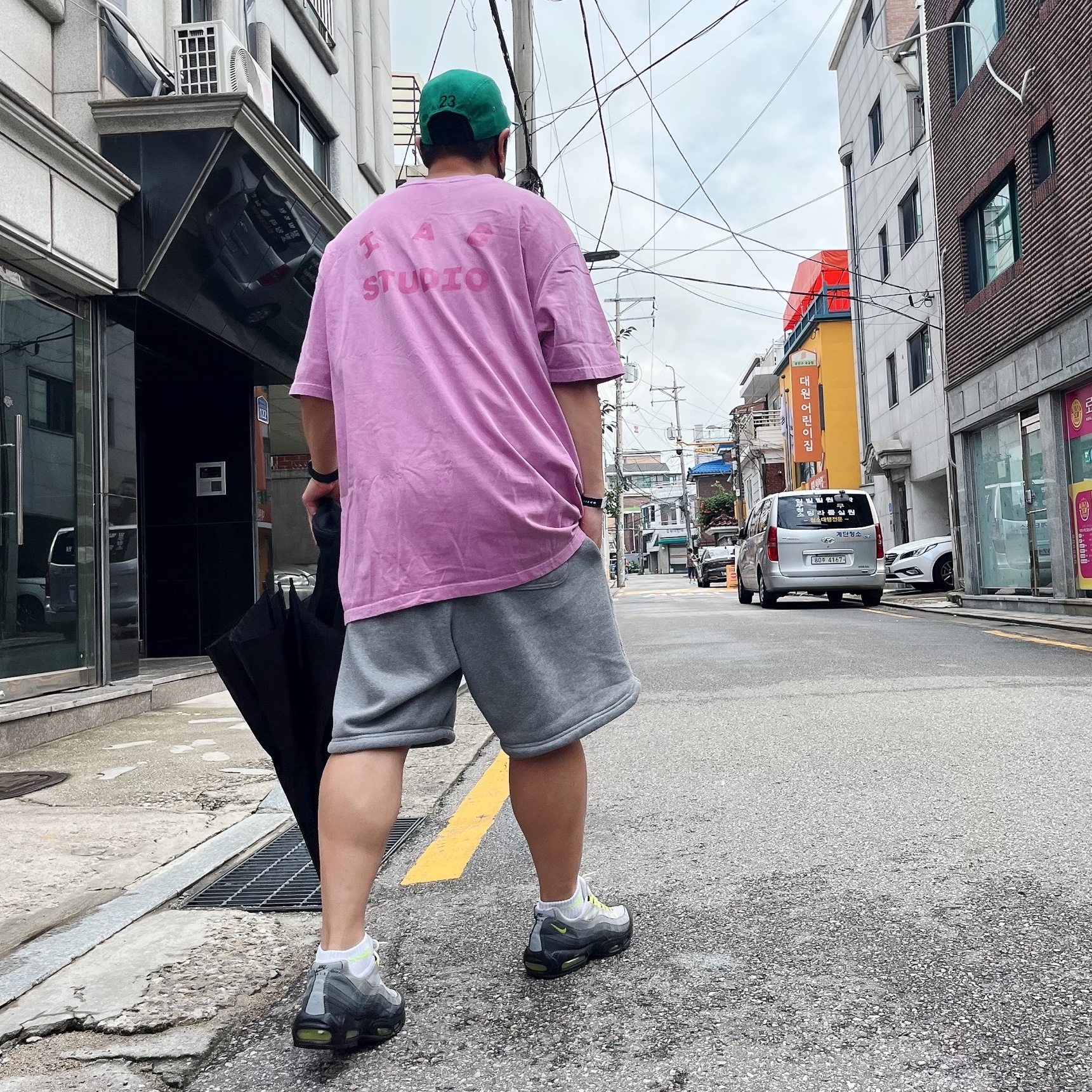 IAB Studio Pigment T-Shirt Magenta, Jordan x Nina Chanel Abney AW84 Adjustable Hat Green 착용 스타일