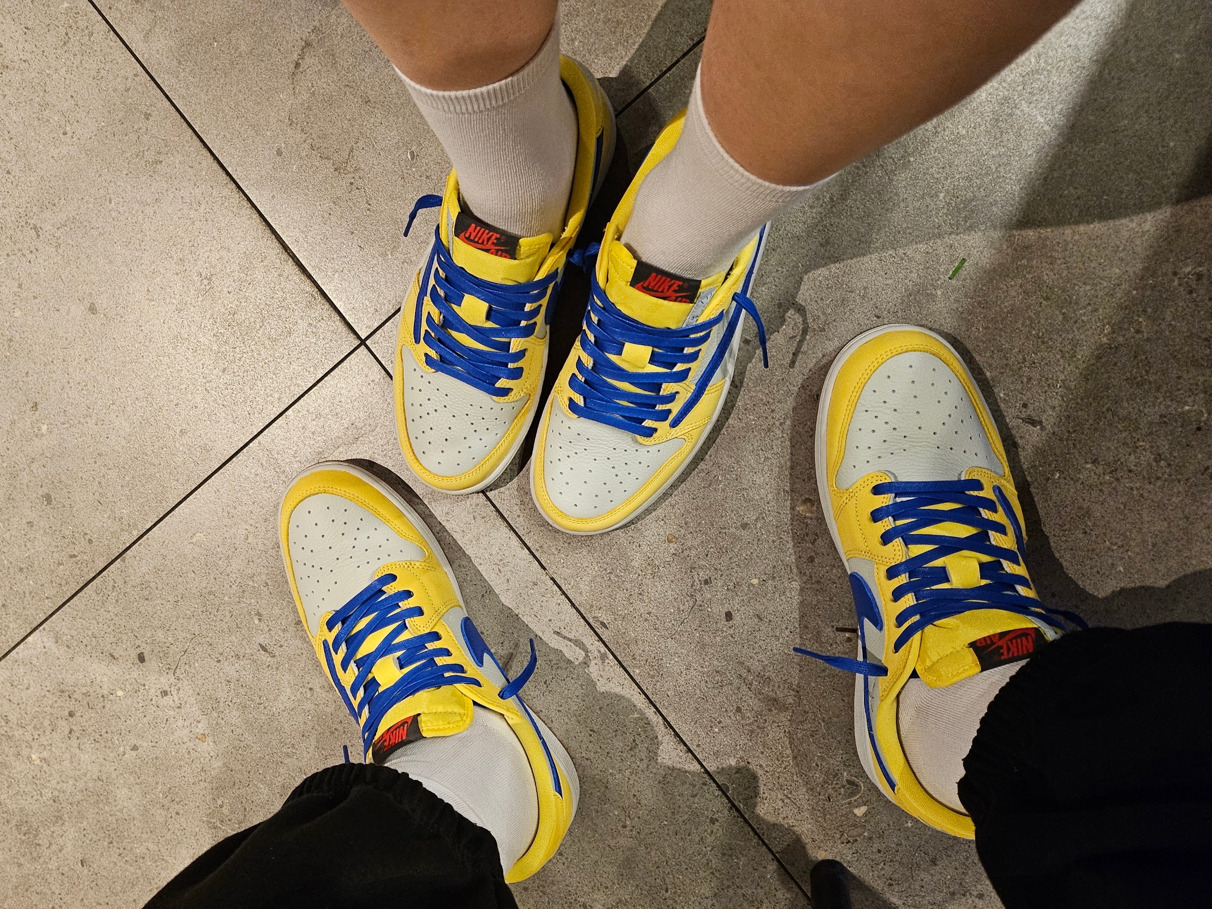(W) Jordan 1 x Travis Scott Retro Low OG SP Canary 착용 스타일 - 5