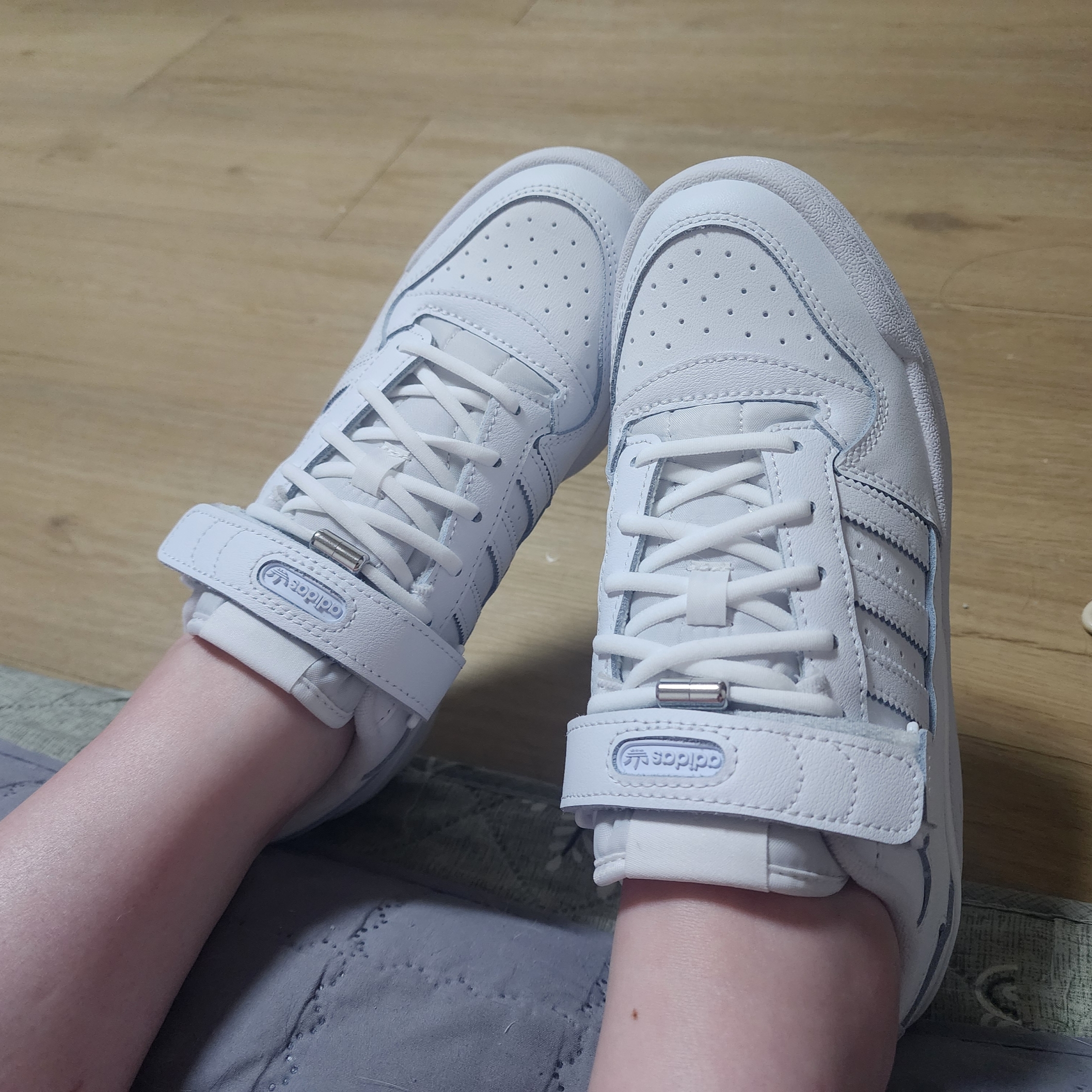 Adidas Forum Low Triple White 착용 스타일