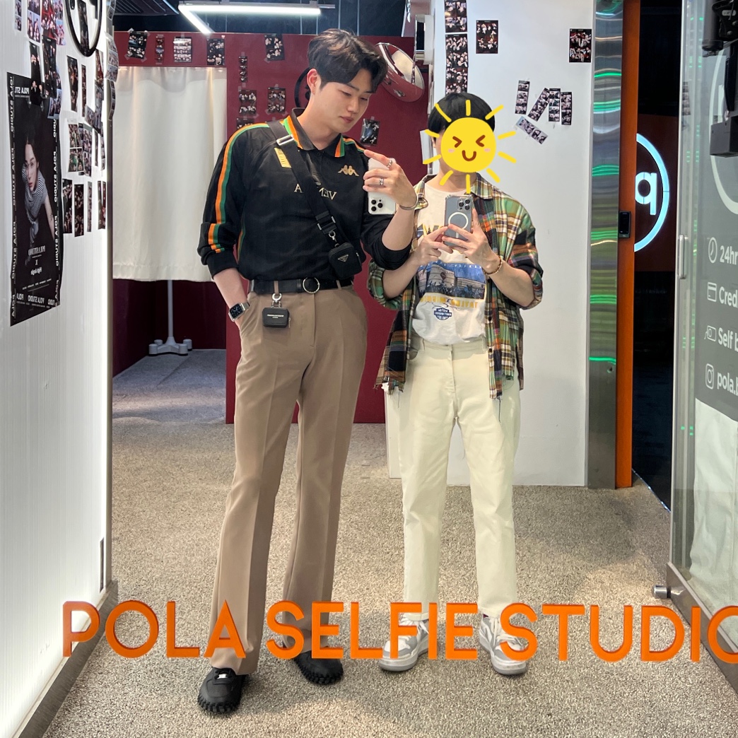 Nike x Jacquemus J Force 1 Low LX SP Black, Wooyoungmi Leather AirPods Case Black 착용 스타일 - 1