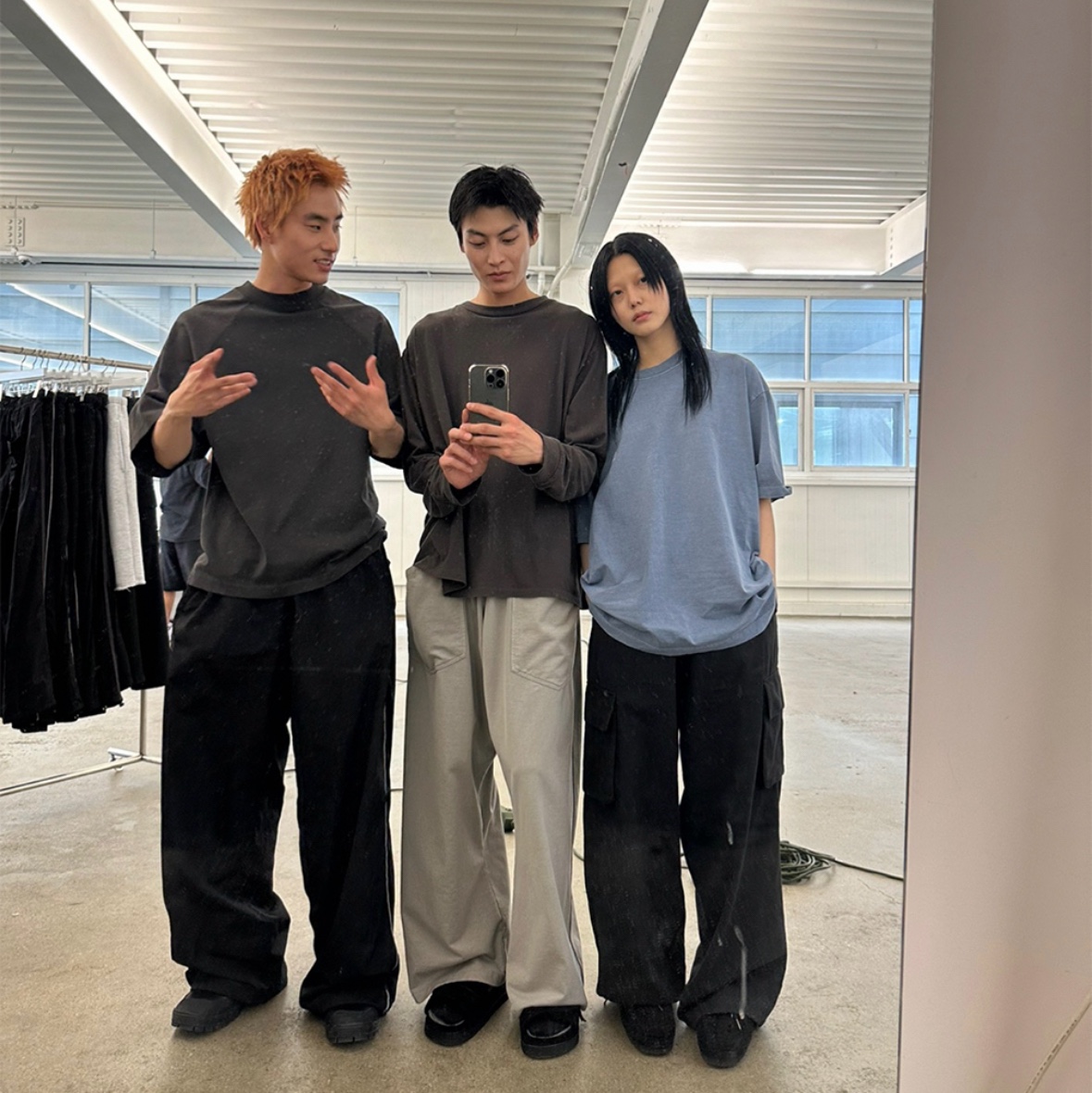 폴리테루 x 노매뉴얼 워시드 나일론 팬츠 카키, 폴리테루 카프백 블랙 램스킨 착용 스타일 - 2