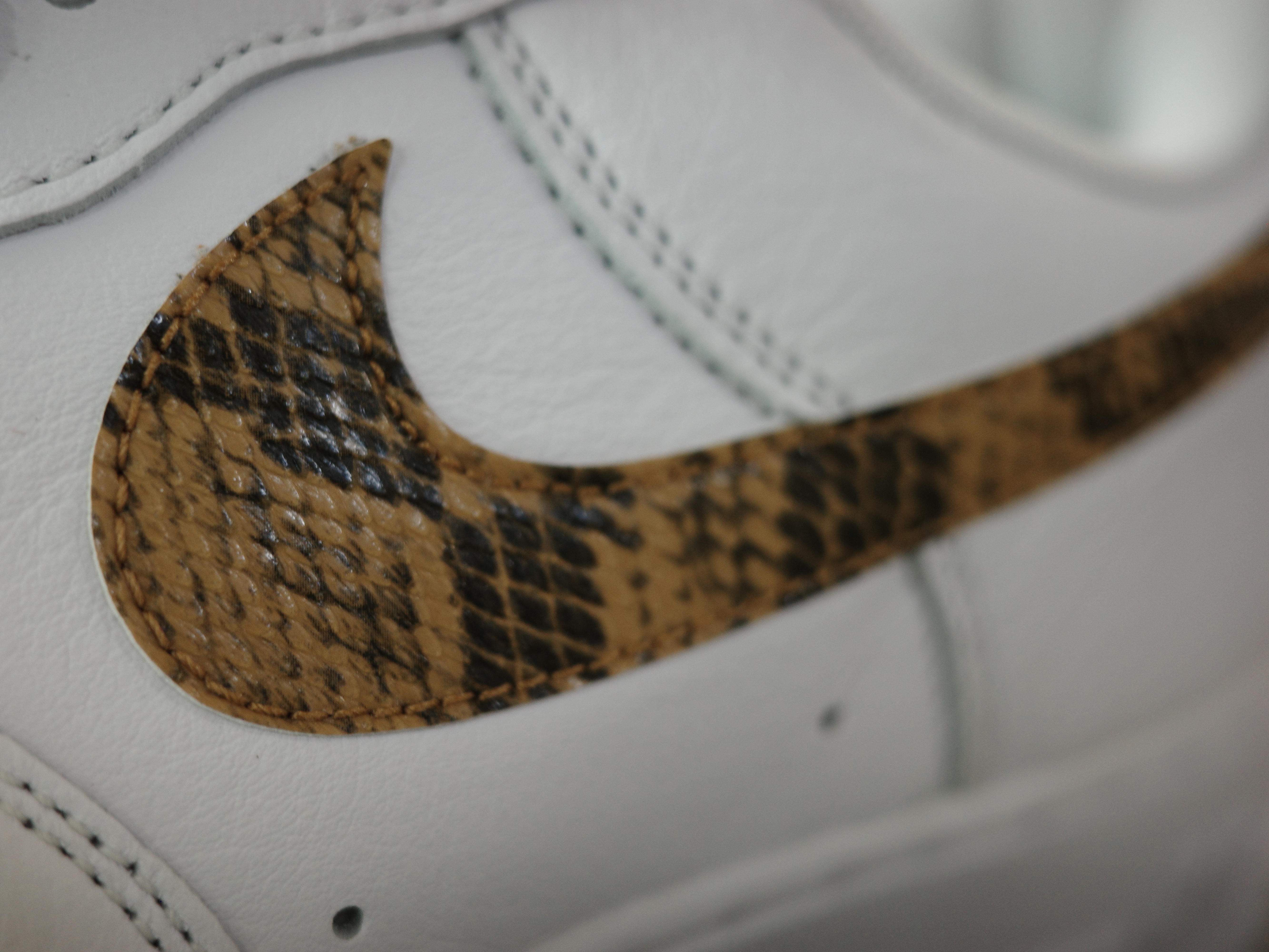 Nike Air Force 1 Low Retro PRM QS Ivory Snake 2024 착용 스타일 - 4