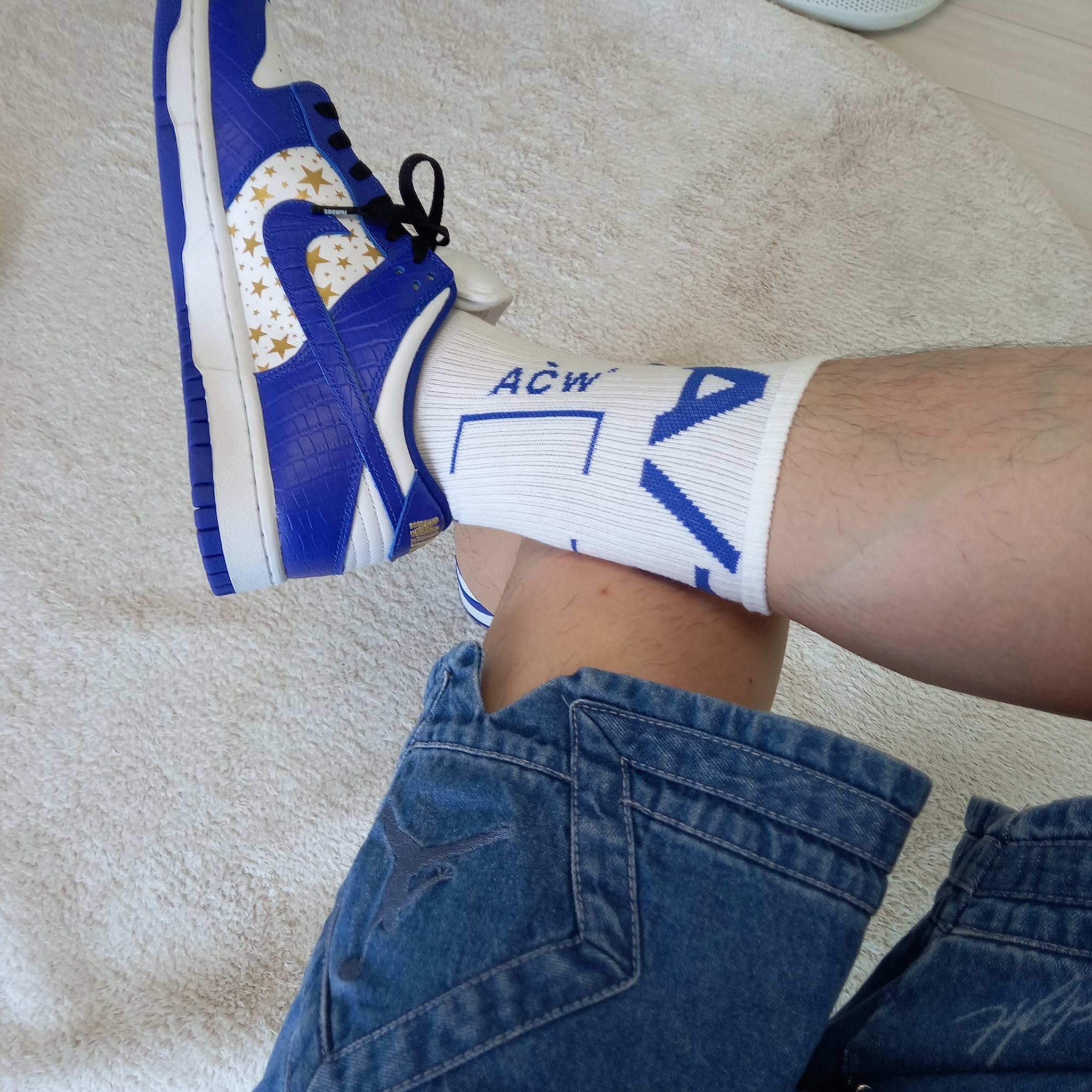 Nike x Supreme SB Dunk Low Hyper Blue, (W) Jordan 1 x Travis Scott Retro Low OG SP Canary 착용 스타일 - 2