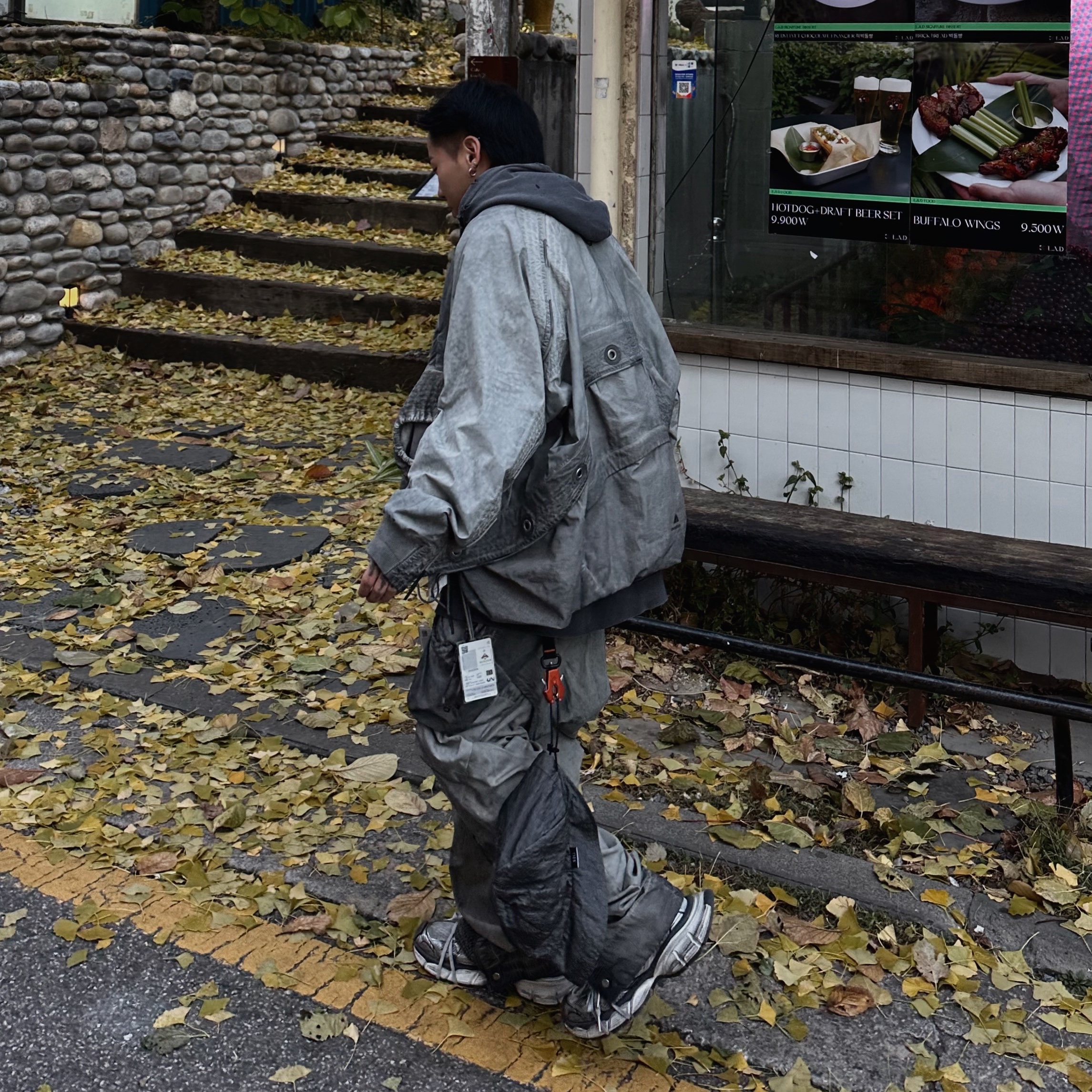 Balenciaga 3XL Sneakers Grey White Red 착용 스타일 - 3