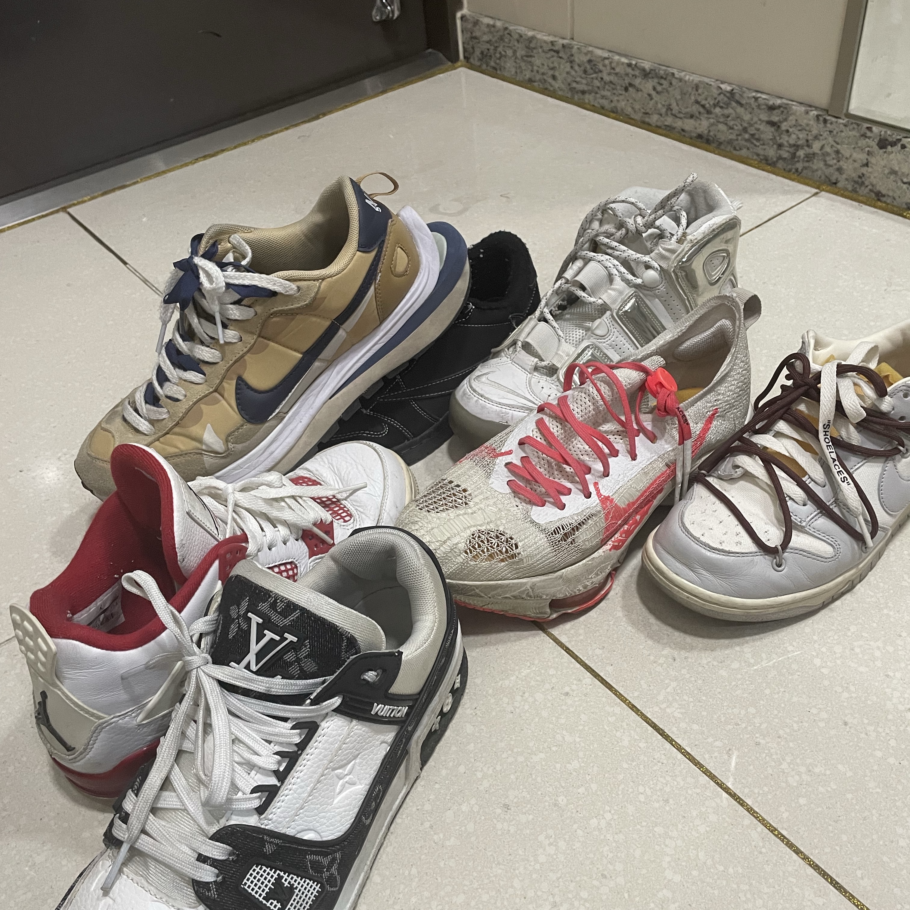 (W) Louis Vuitton LV Trainer Sneaker Black, Nike x Off-White Dunk Low The 50 - Lot 46 착용 스타일