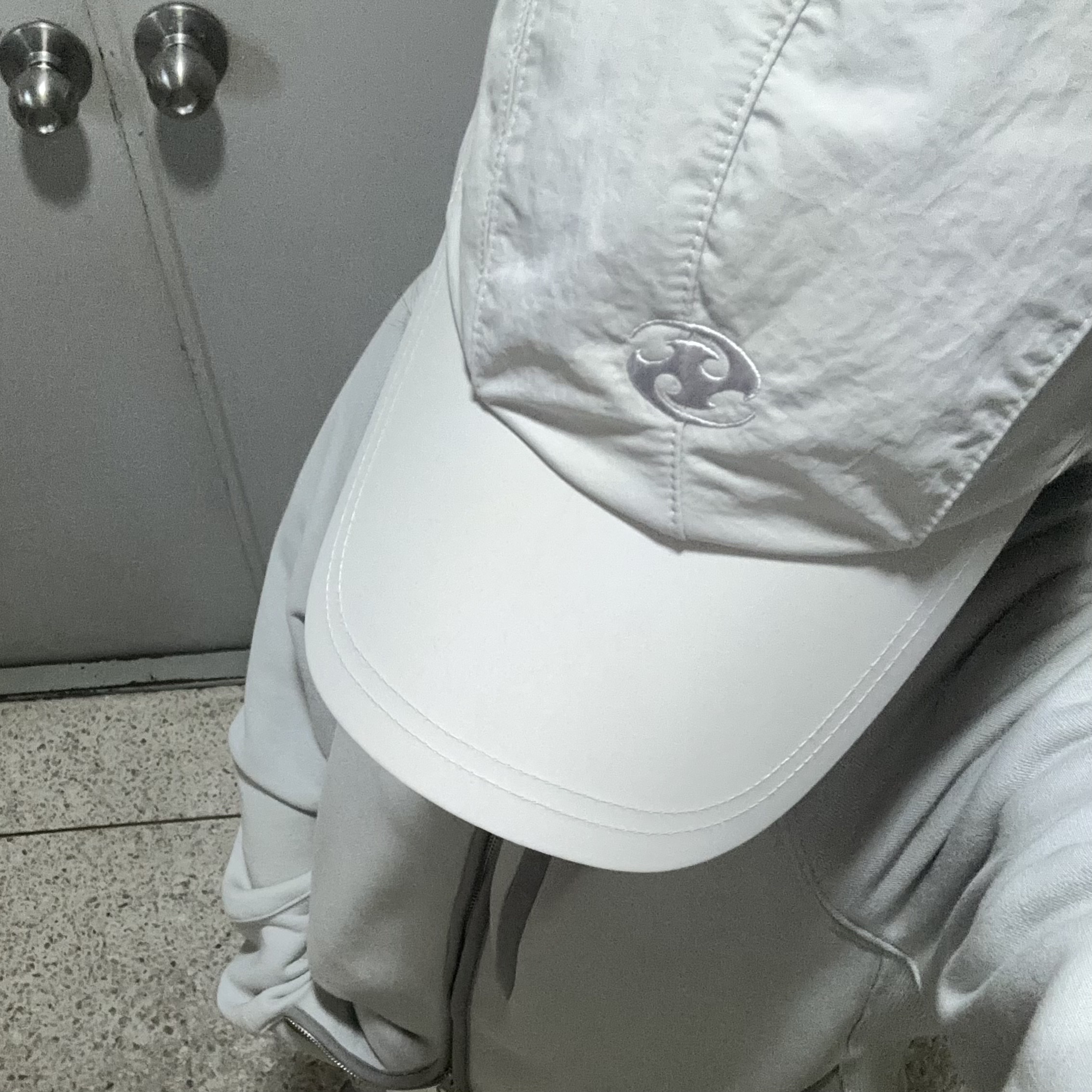 Sansan Gear Wing Cap Grey - 23SS, Sansan Gear Hoodie Zip-Up Grey - 24SS 착용 스타일 - 3