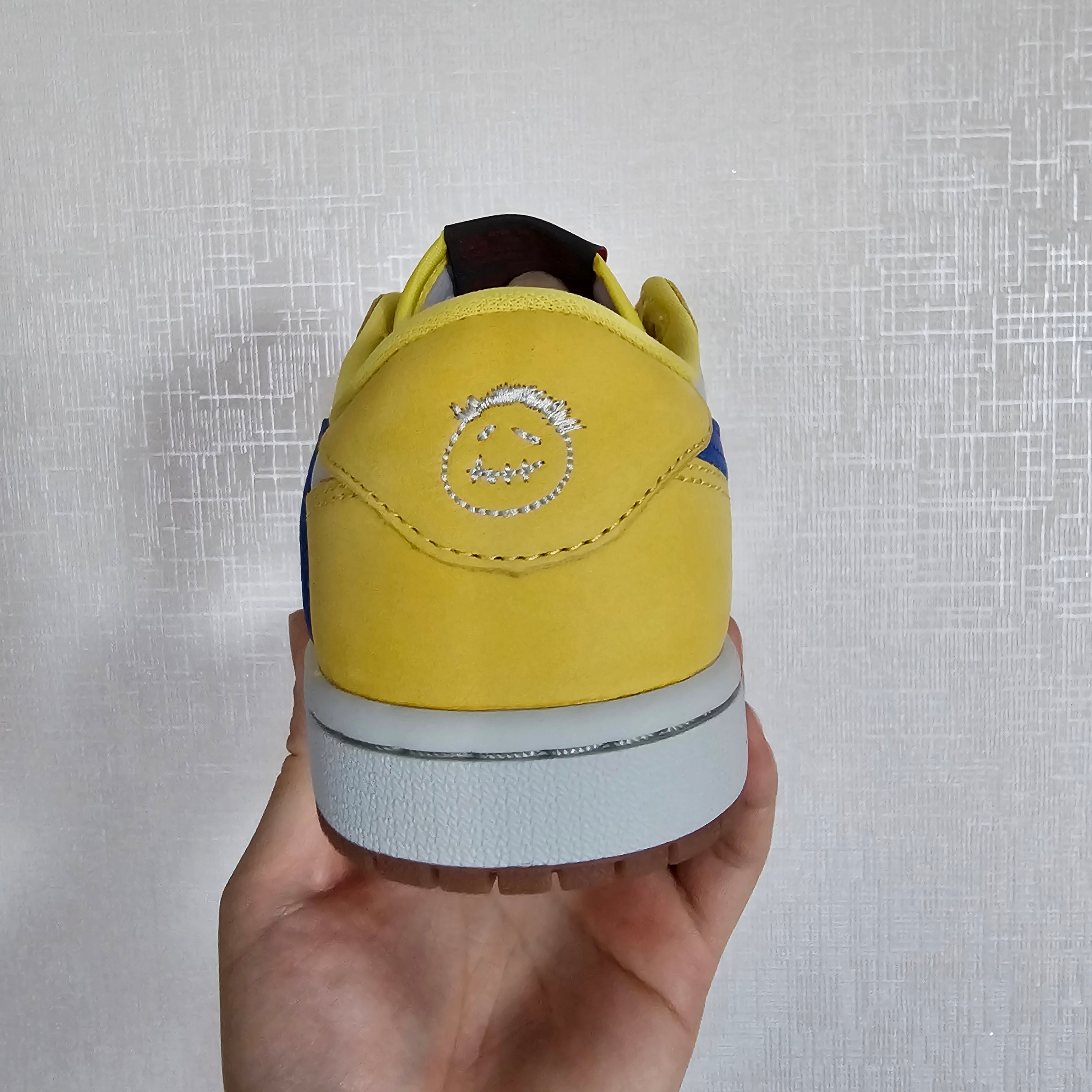 (W) Jordan 1 x Travis Scott Retro Low OG SP Canary 착용 스타일 - 2