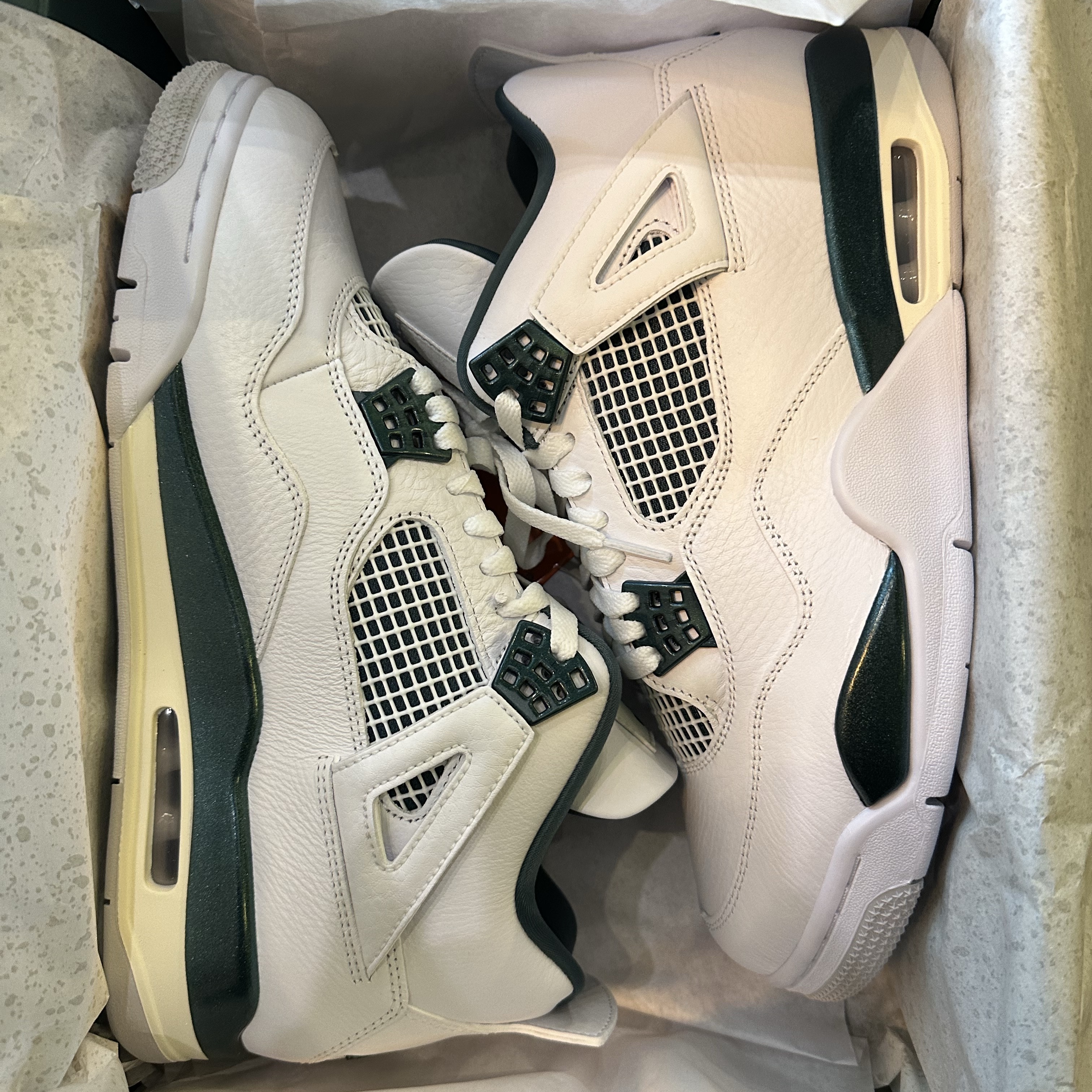 Jordan 4 Retro Oxidized Green 착용 스타일
