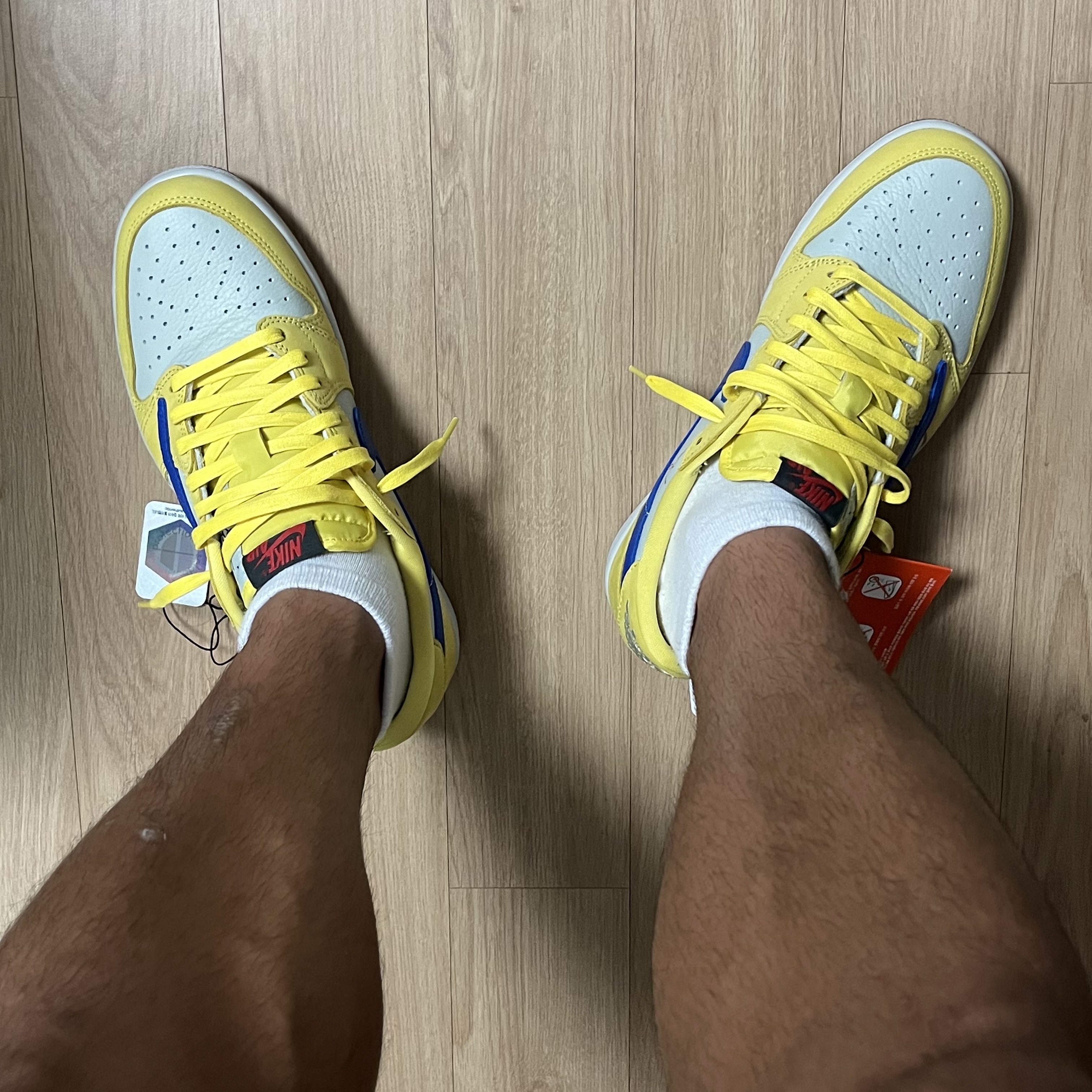 (W) Jordan 1 x Travis Scott Retro Low OG SP Canary 착용 스타일 - 3