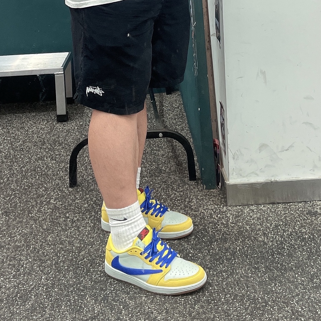 (W) Jordan 1 x Travis Scott Retro Low OG SP Canary 착용 스타일