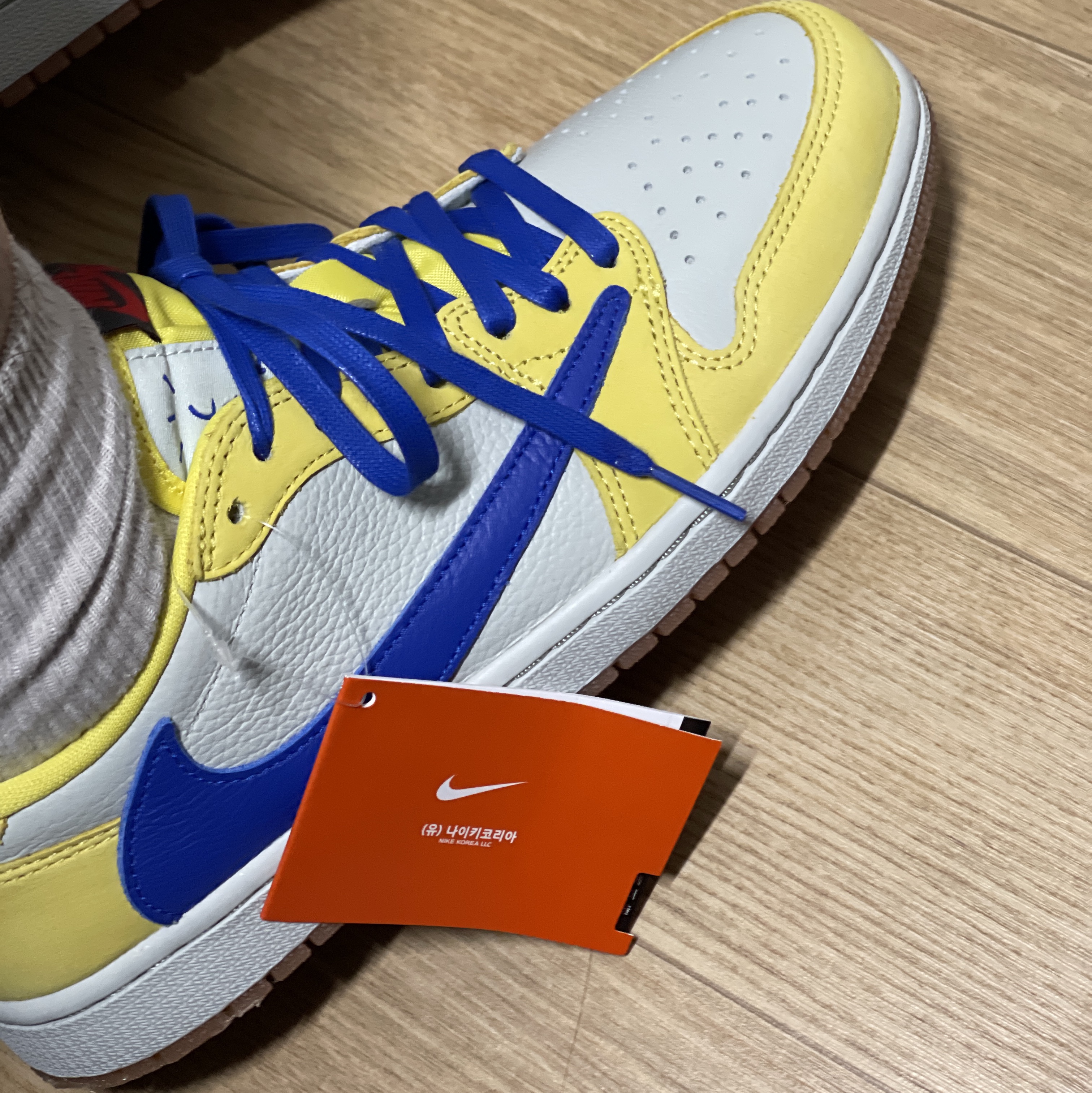 (W) Jordan 1 x Travis Scott Retro Low OG SP Canary 착용 스타일