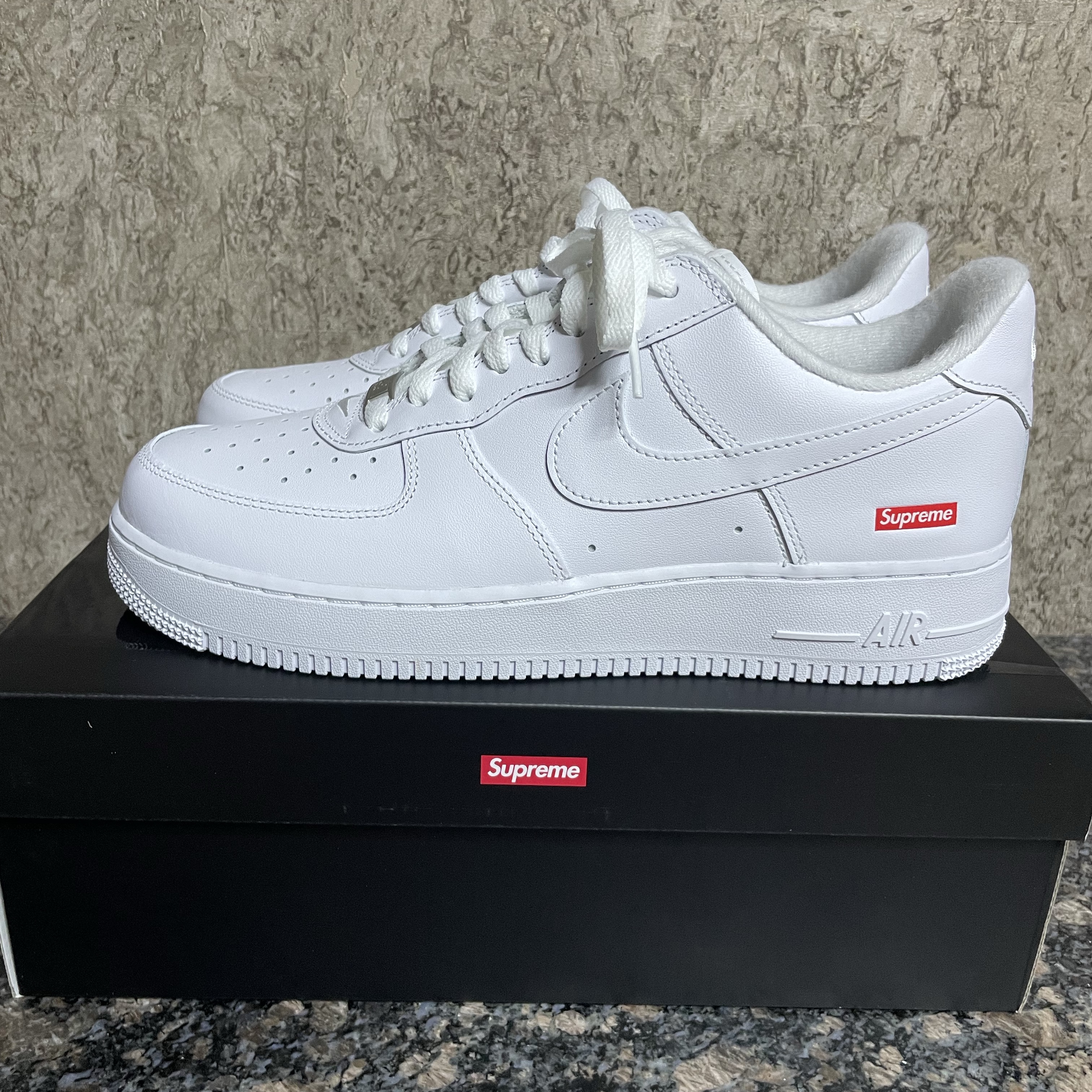 Nike x Supreme Air Force 1 Low White 착용 스타일