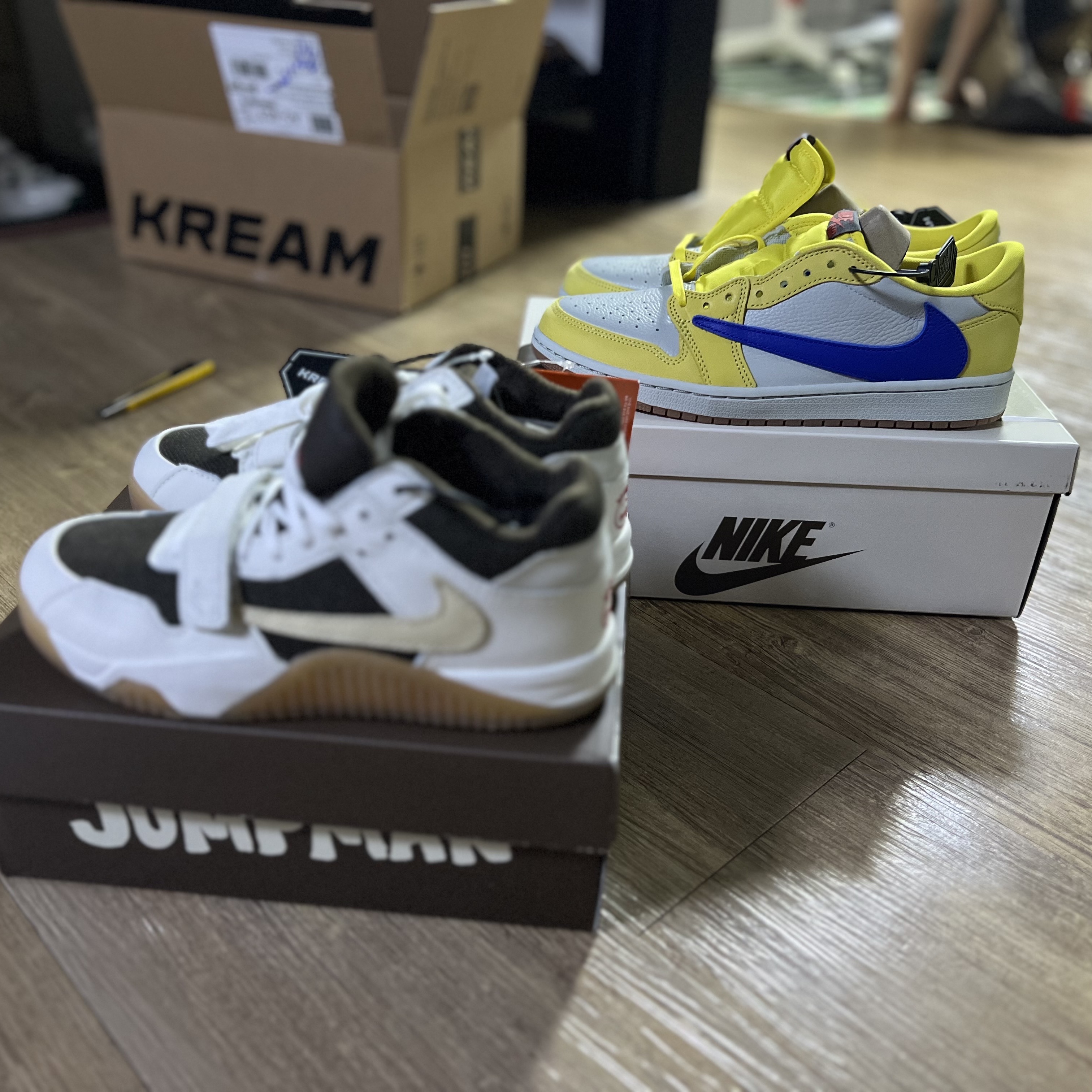 (W) Jordan 1 x Travis Scott Retro Low OG SP Canary 착용 스타일 - 3
