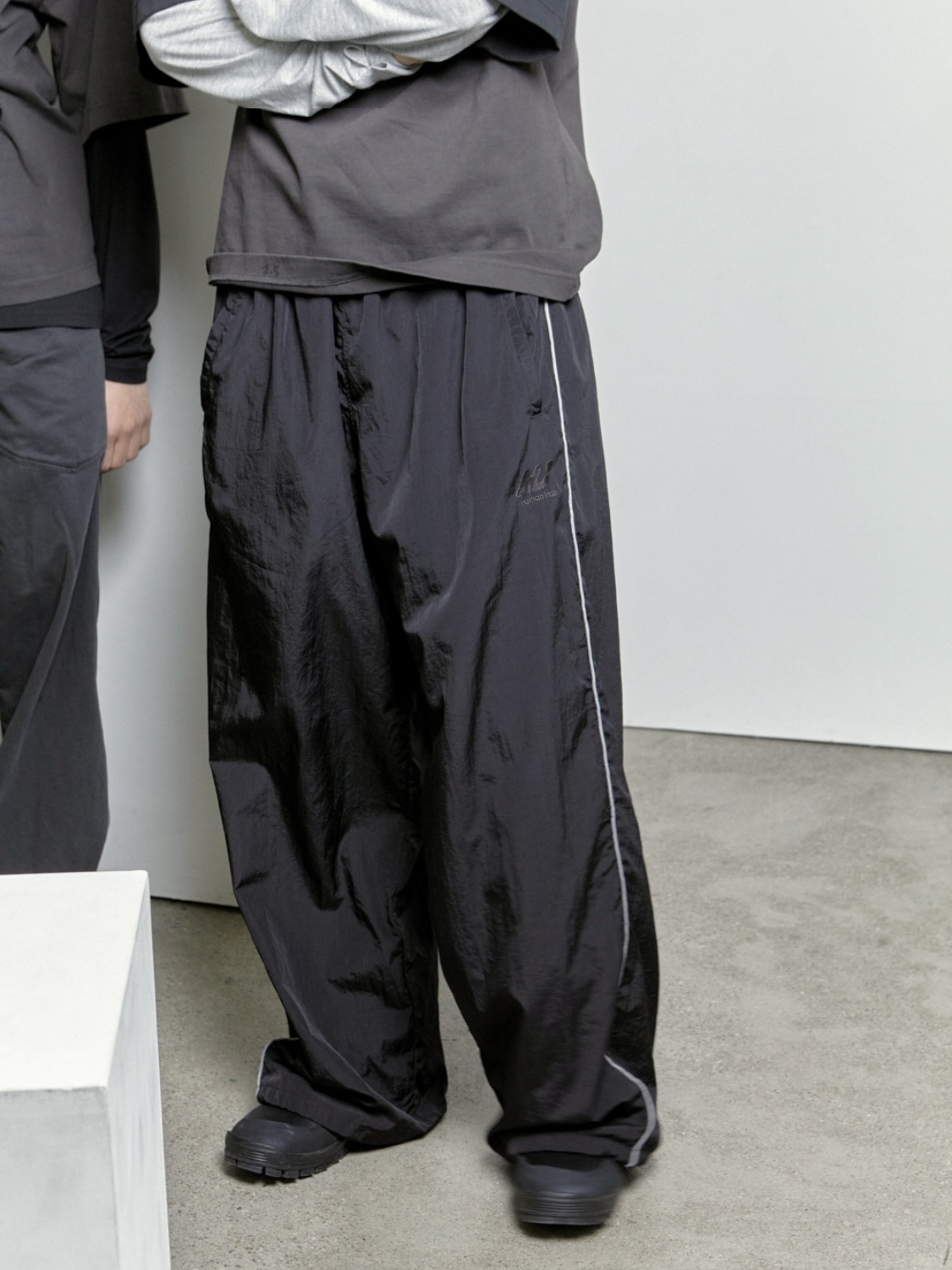 Polyteru 1011 Side Cargo Sweatpants Washed Green - 24SS, Polyteru Human Index Index Track Pants Black/White 착용 스타일 - 3