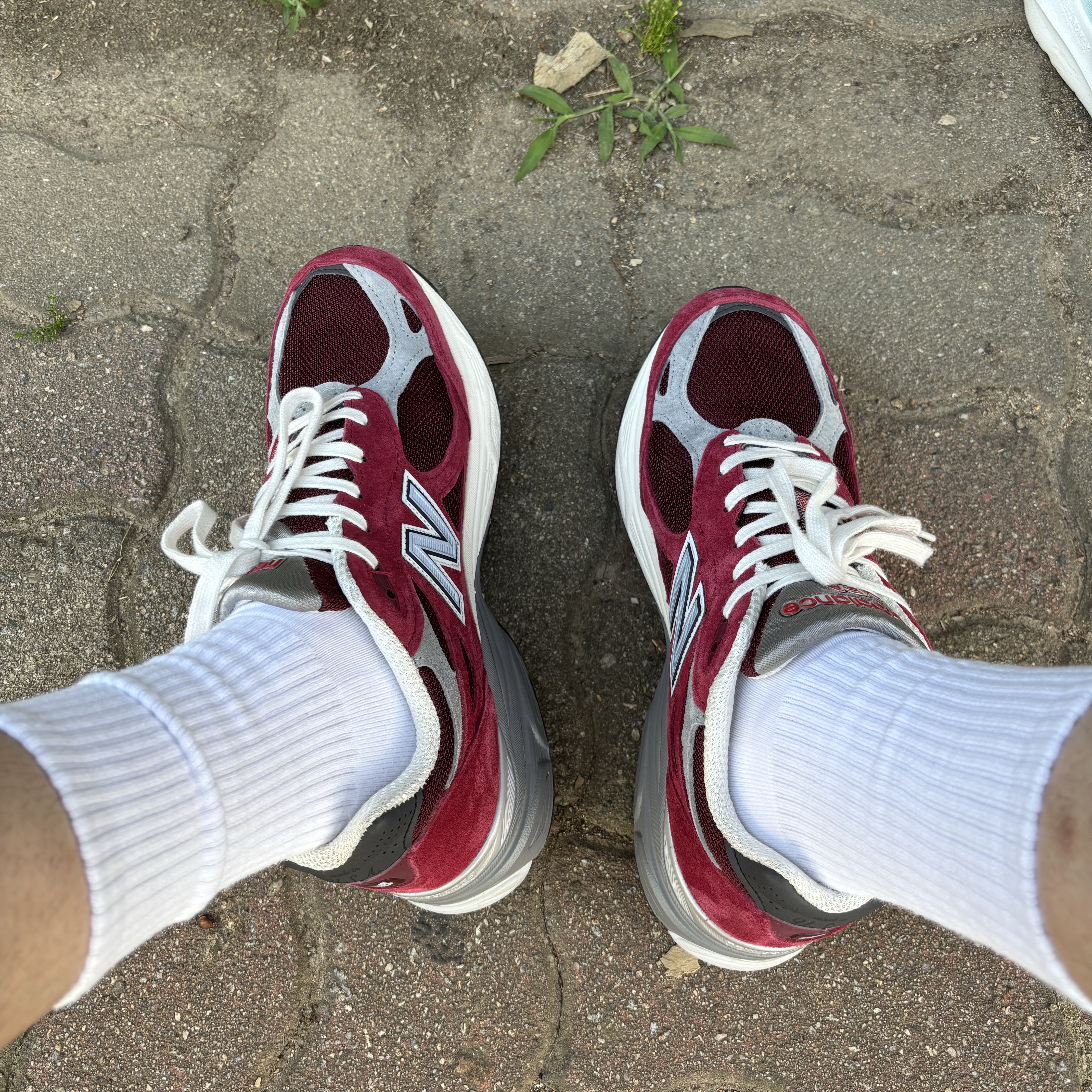 New Balance 990v3 Made in USA Scarlet Marblehead 착용 스타일