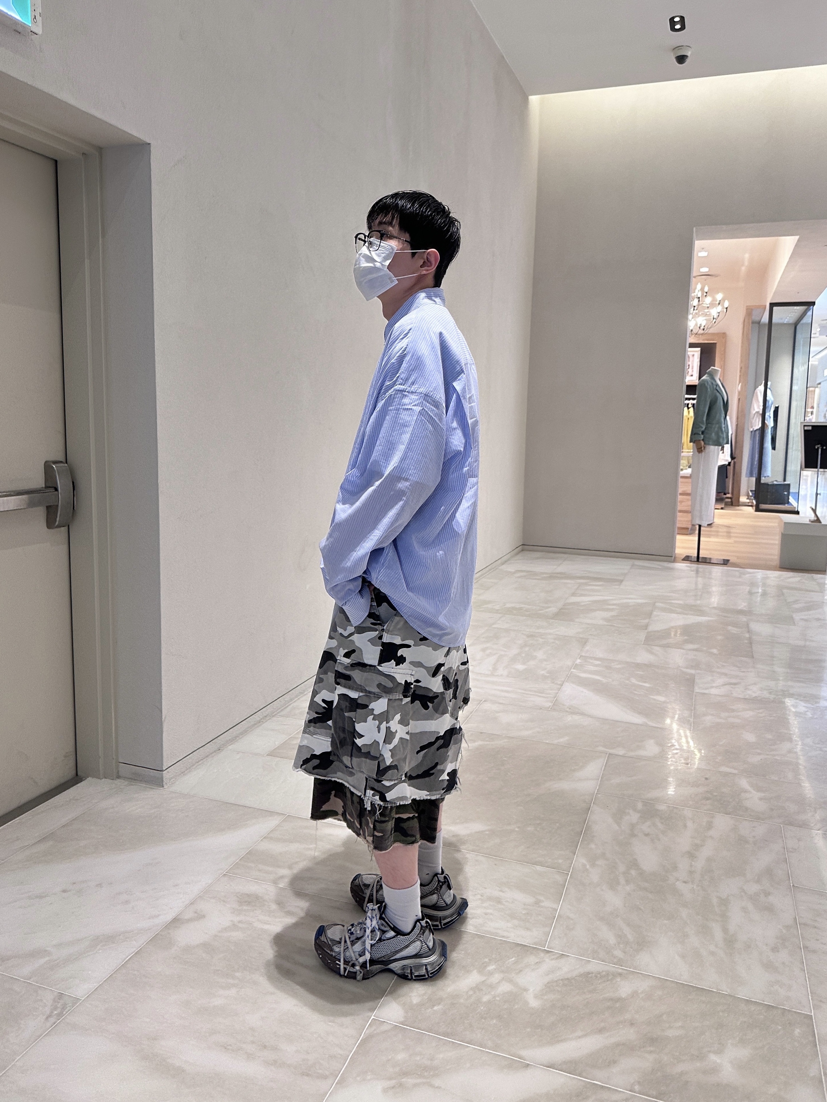 Project G/R x MFM333. Layered Skirt Camo Cargo Shorts Multi Camo, Nonnod Flexible String Stripe Shirt Japanese Sky Blue 착용 스타일 - 1