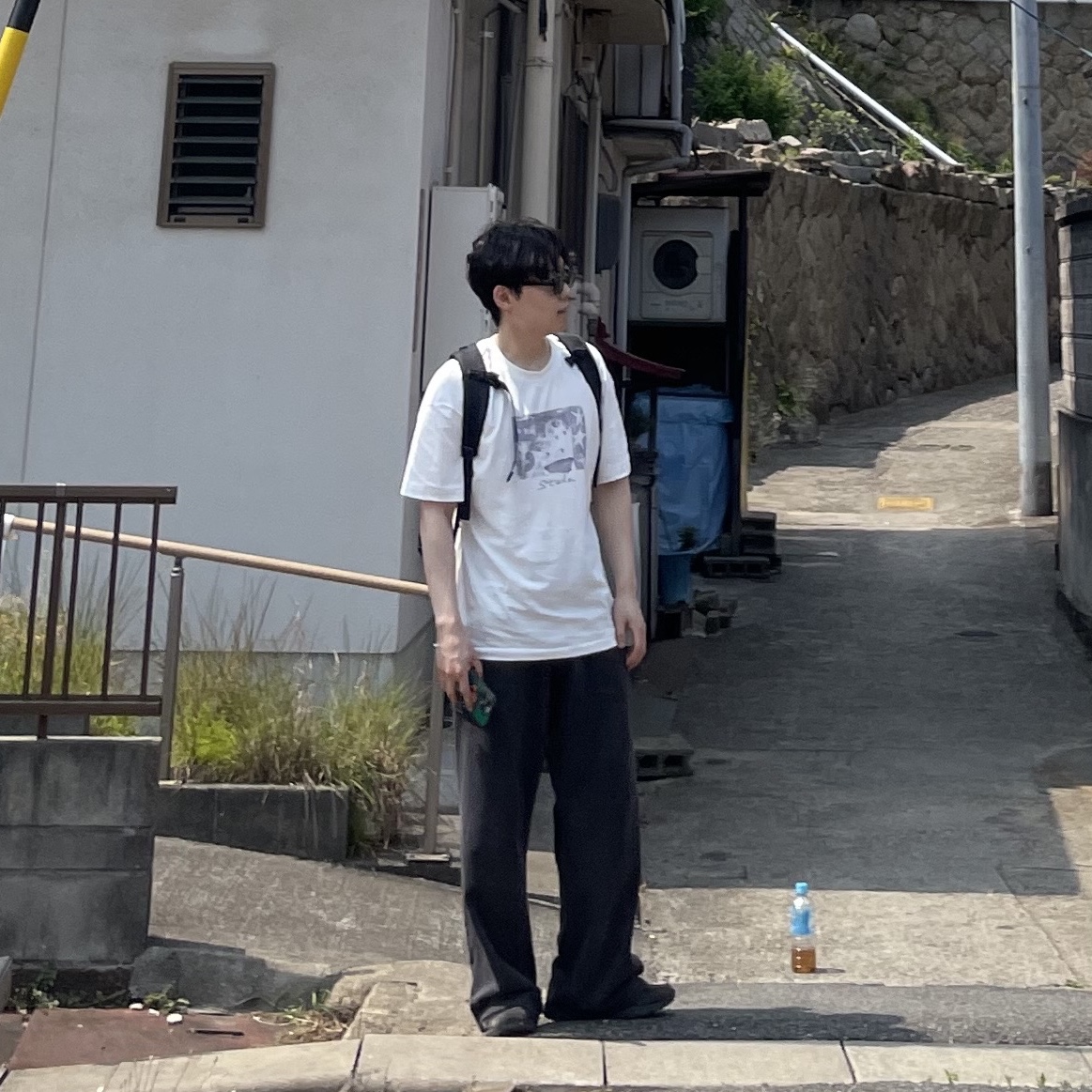 Polyteru HANK 1/2 Graphic T-Shirt 'Starmie' White, New Balance x JJJJound 990v4 Navy 착용 스타일 - 1