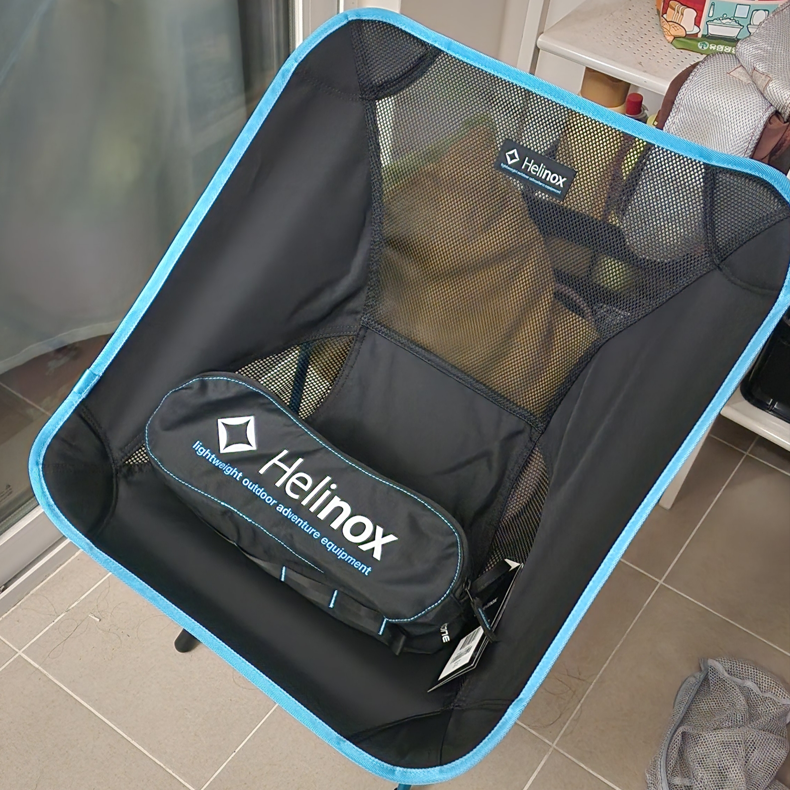 Helinox Chair One Black 착용 스타일