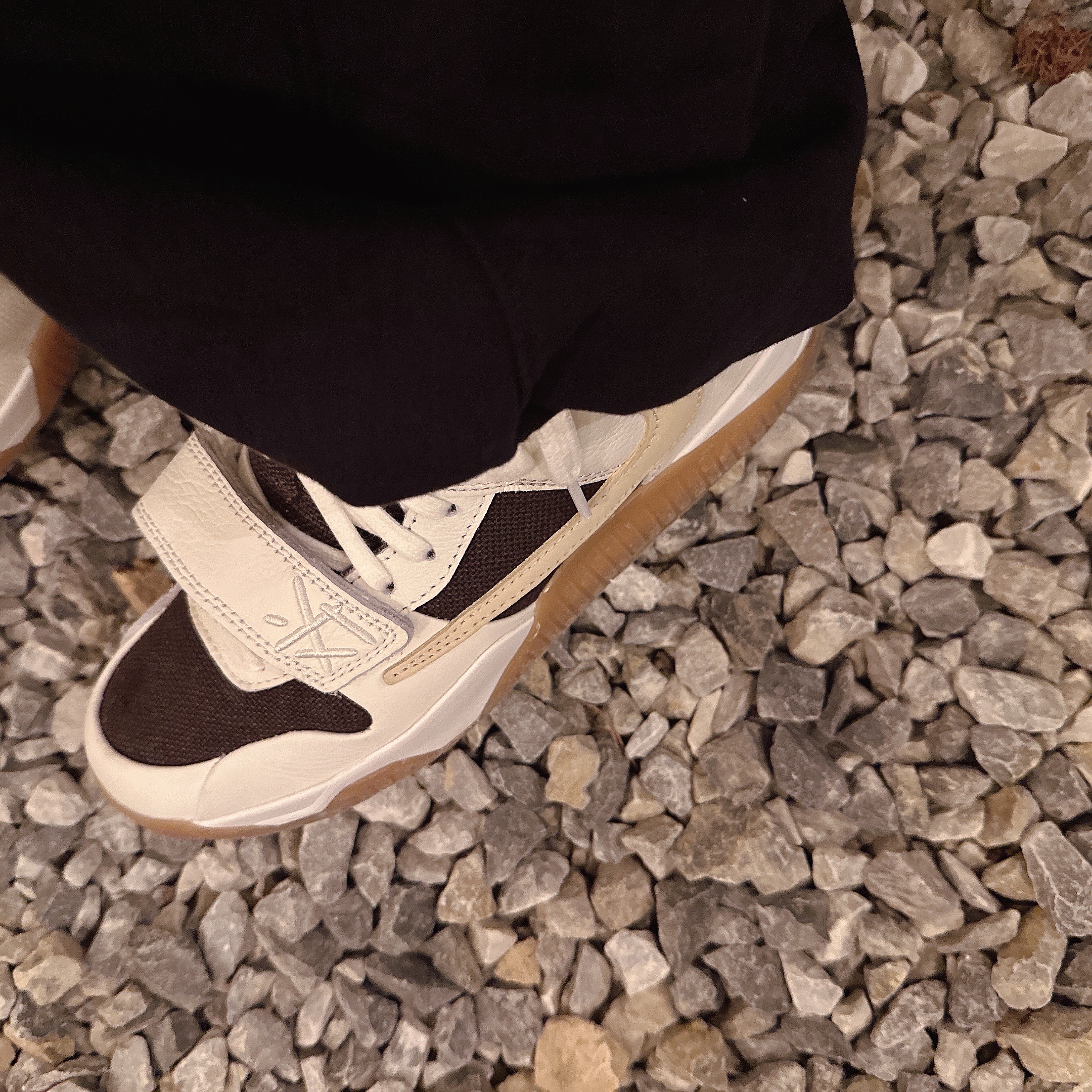 Jordan x Travis Scott Jumpman Jack TR Sail and Dark Mocha, Polyteru Human Index Index Cargo Pants Black 착용 스타일 - 2