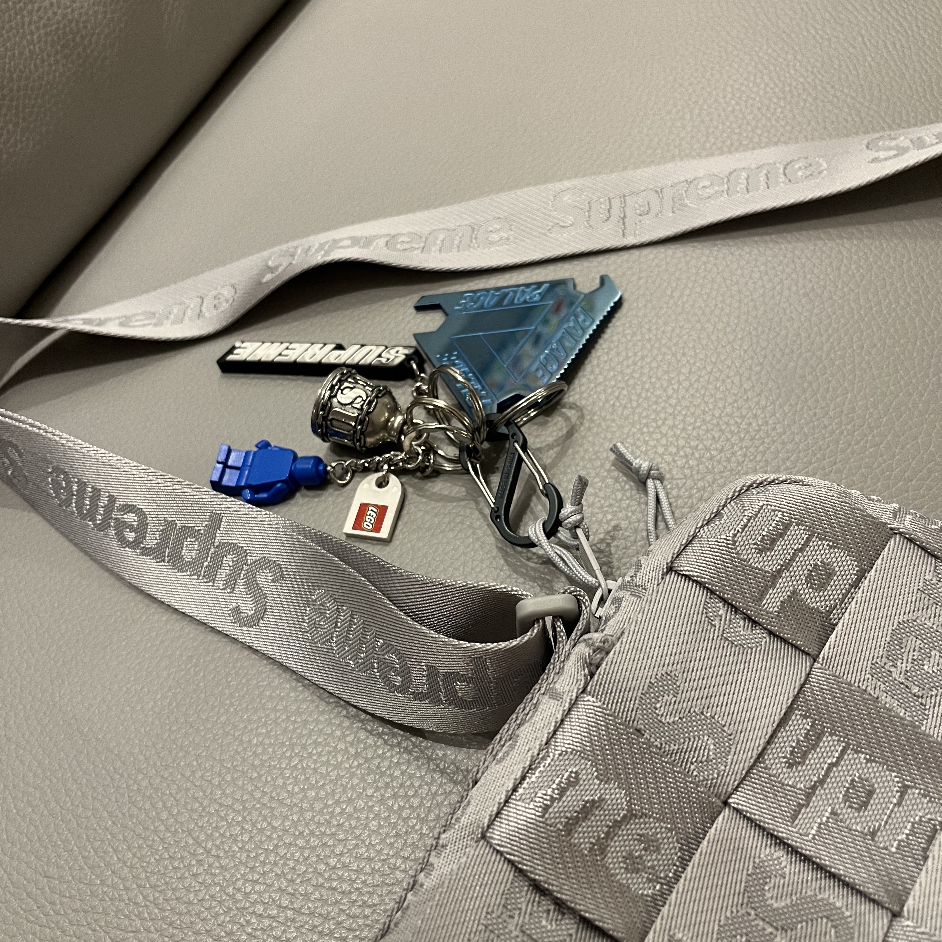 Supreme Woven Shoulder Bag Grey - 24SS, Supreme Bravo Bell Silver - 23FW 착용 스타일