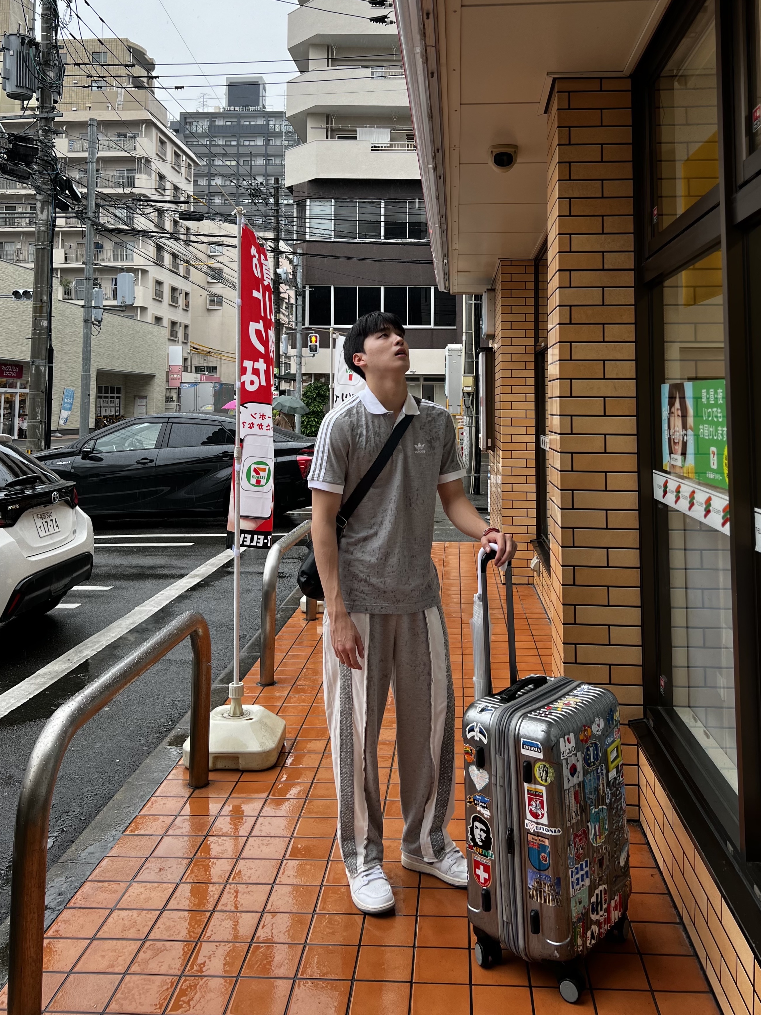 Jordan 1 Mid White Stealth, Adidas Adicolor Classic 3-Stripes Polo Shirt Black - KR Sizing 착용 스타일 - 1
